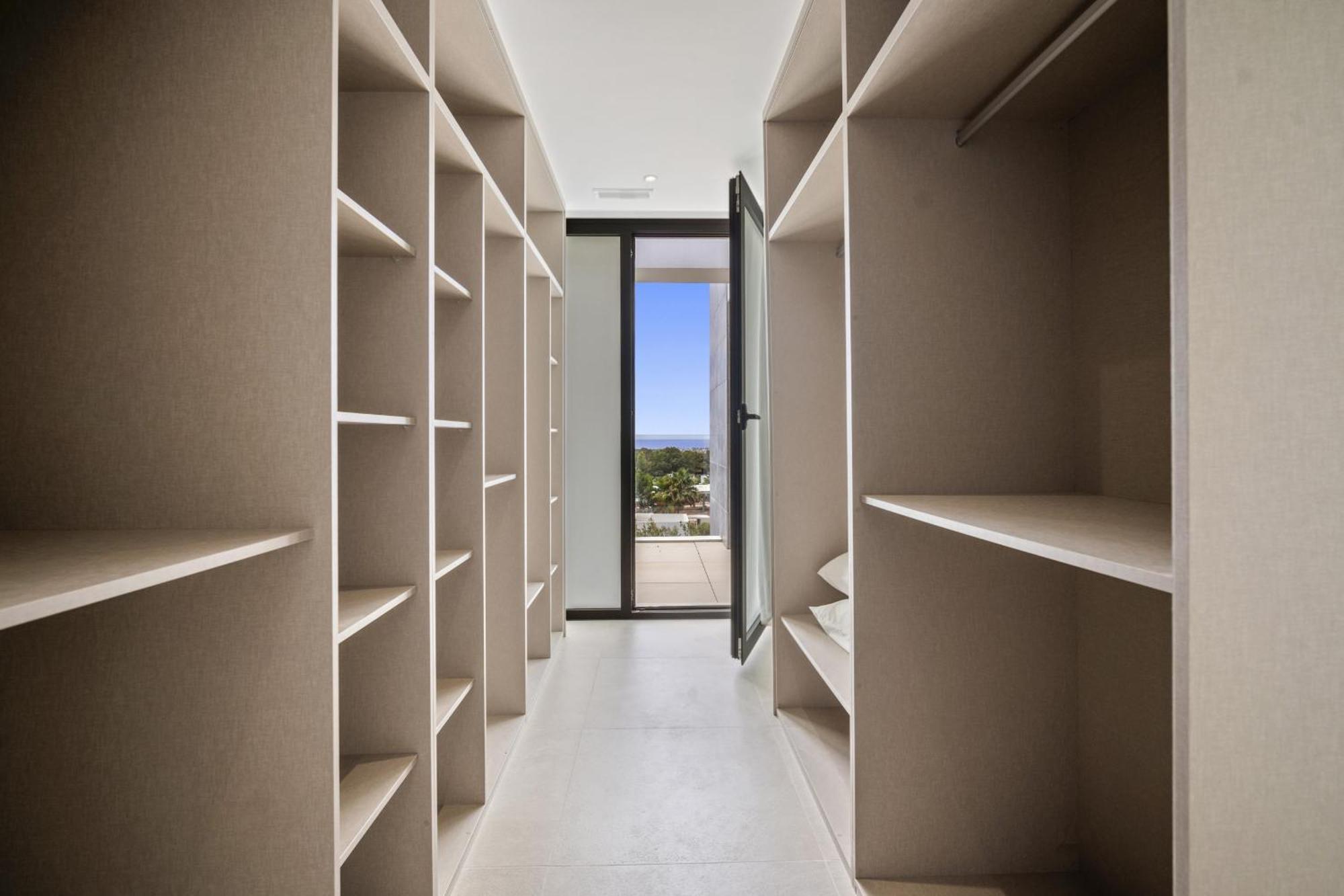 Alejandra - Benahavis Villa Estepona