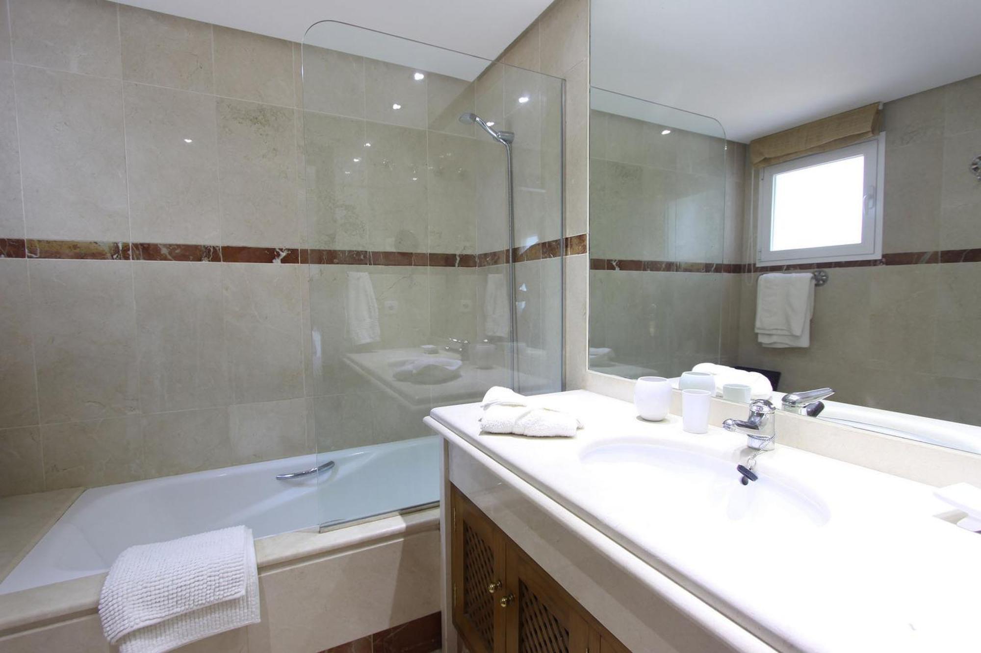 1126 Beachfront High Standard With Terrace Apartment Estepona