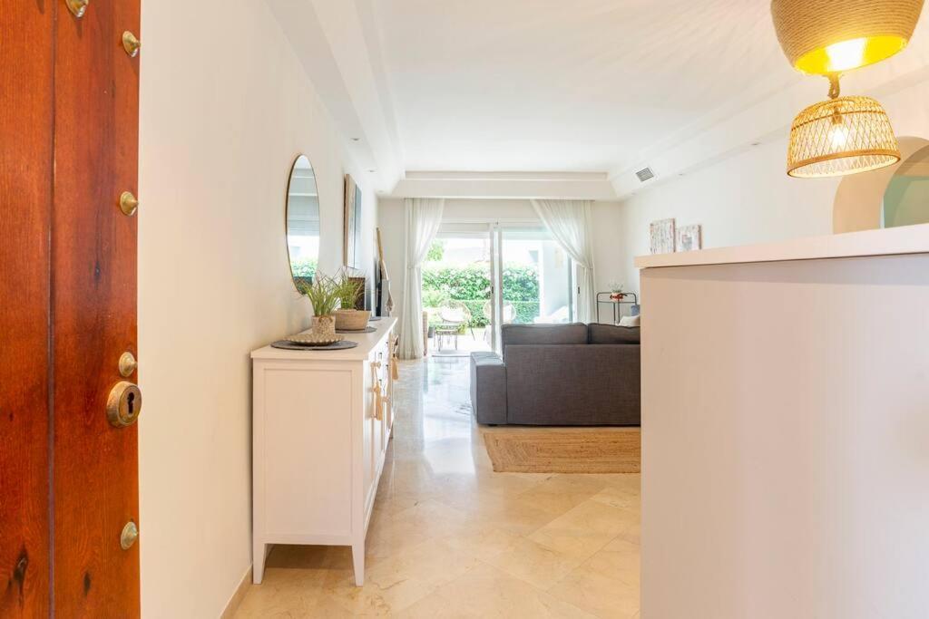 Precioso Bajo Recien Reformado Primera Linea Playa Appartement Estepona