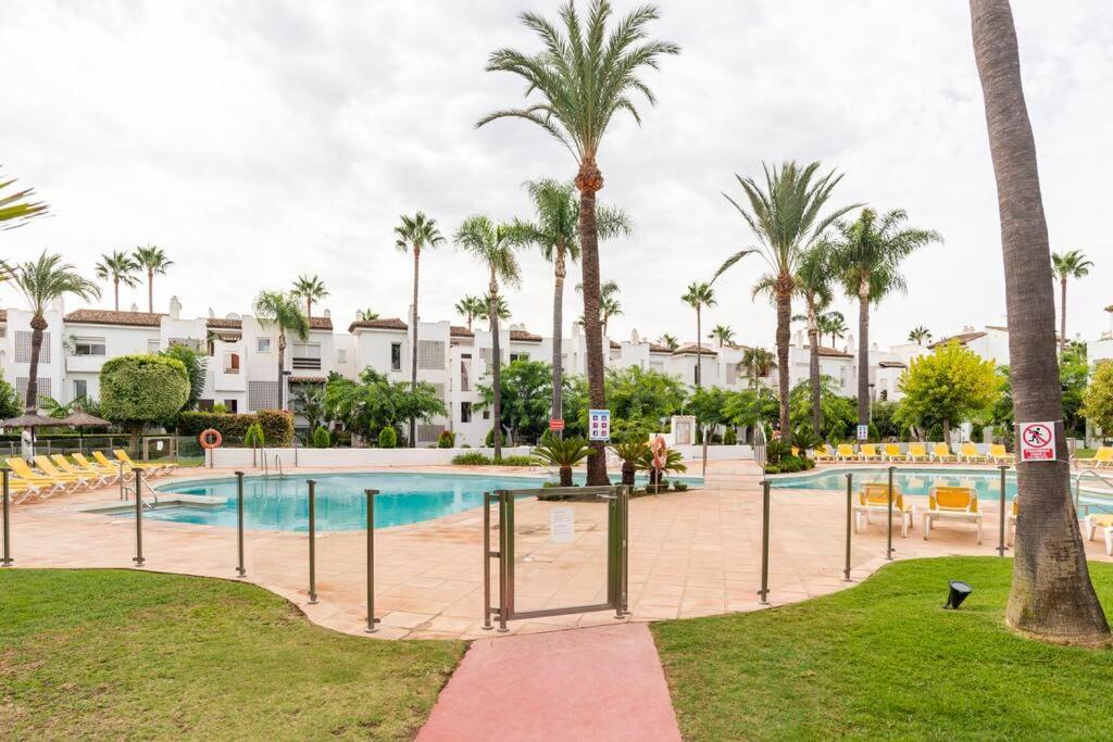 Precioso Bajo Recien Reformado Primera Linea Playa Estepona