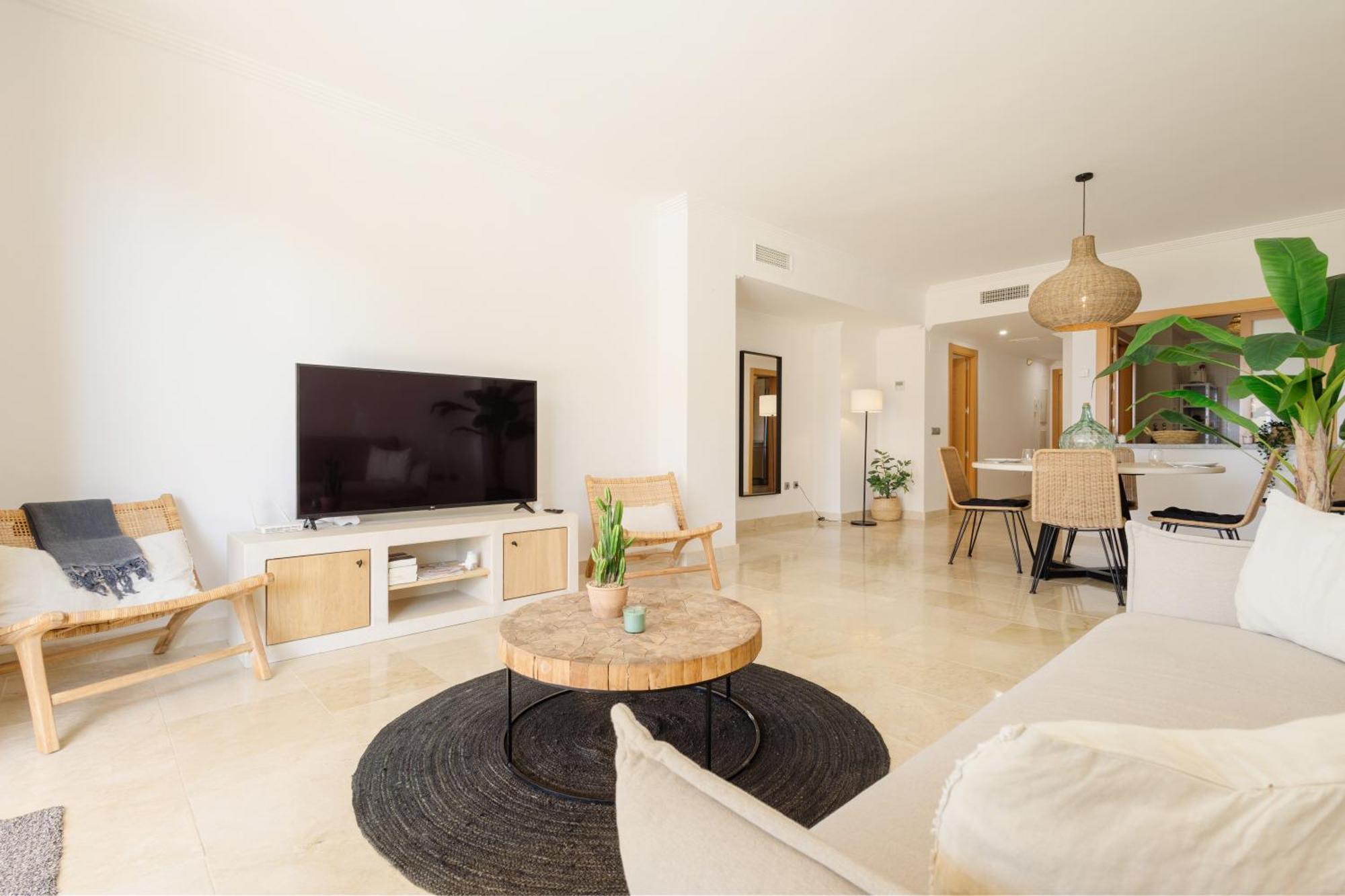 Modern And Luxurious With Sea Views In Benahavis *