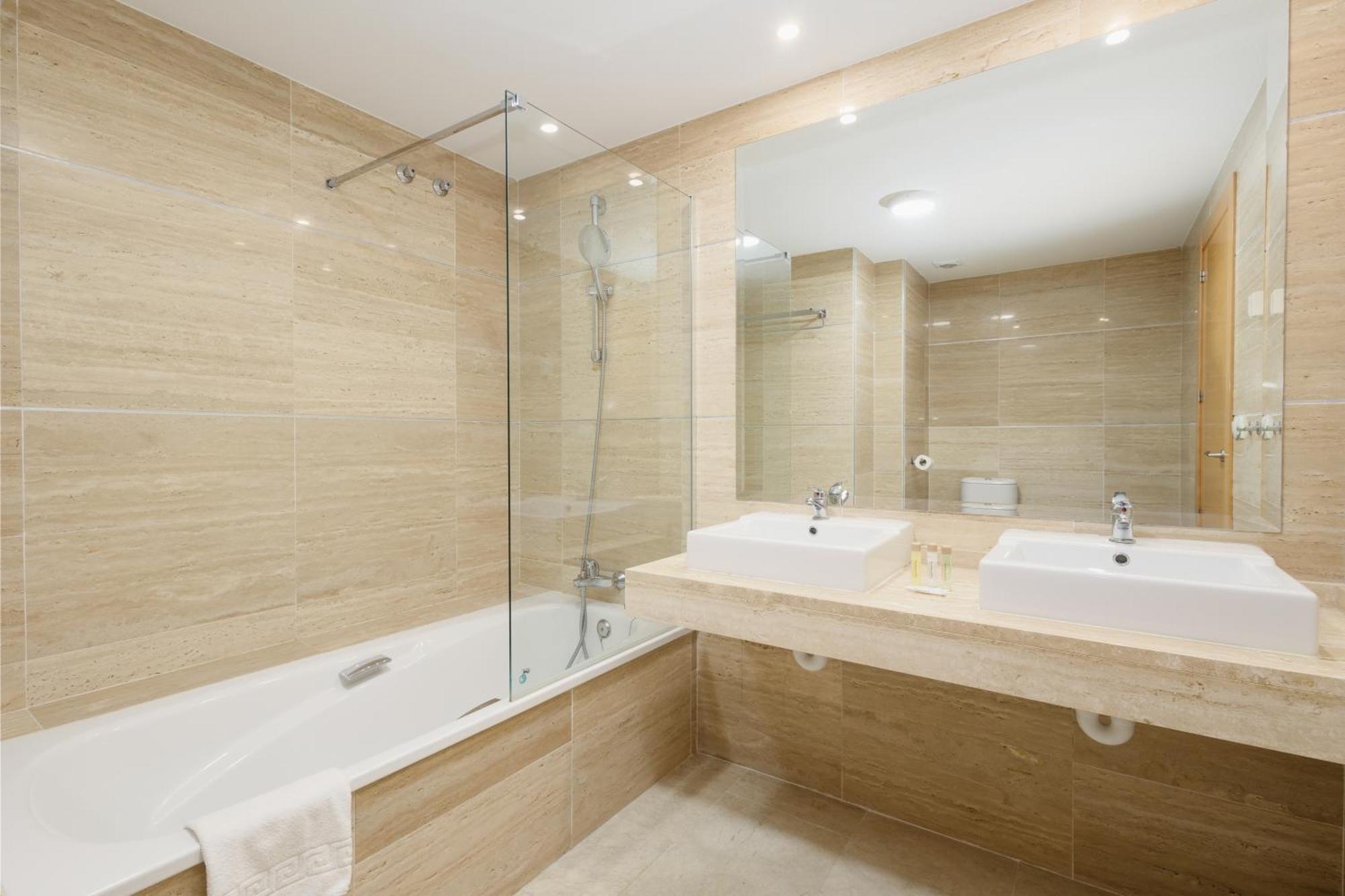 Appartement Modern And Luxurious With Sea Views In Benahavis