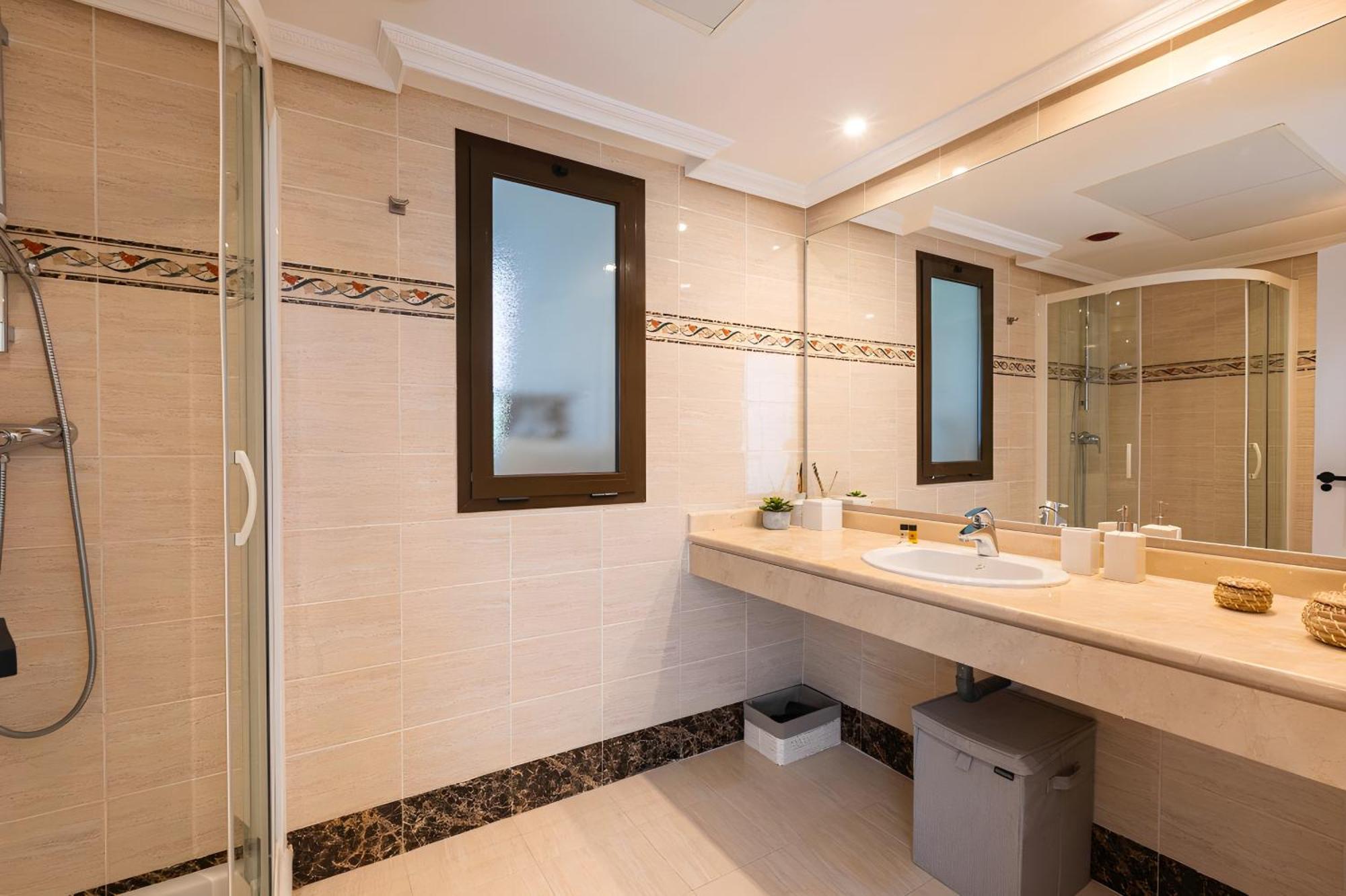 Exclusivo Atico Con Esplendidas Vistas Al Mar Estepona