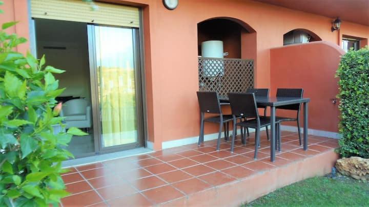 De Dos Y Un Bano Con Piscinas Y Jardines Cercano A La Playa * Estepona