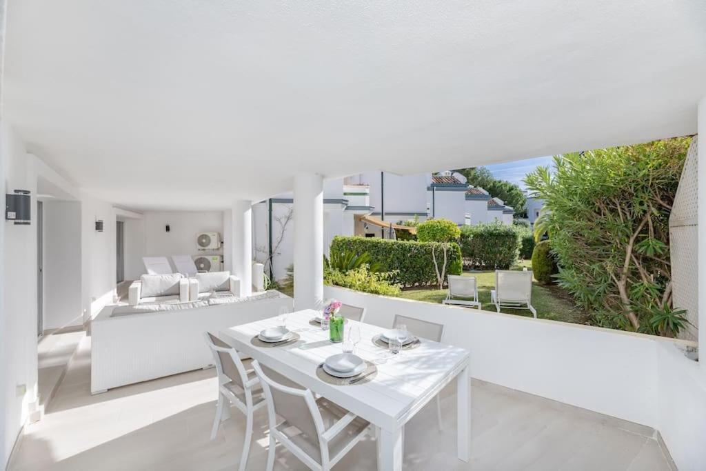 Apartment Amazing 4 Bed Beachfront Dominion Rdr358 Estepona