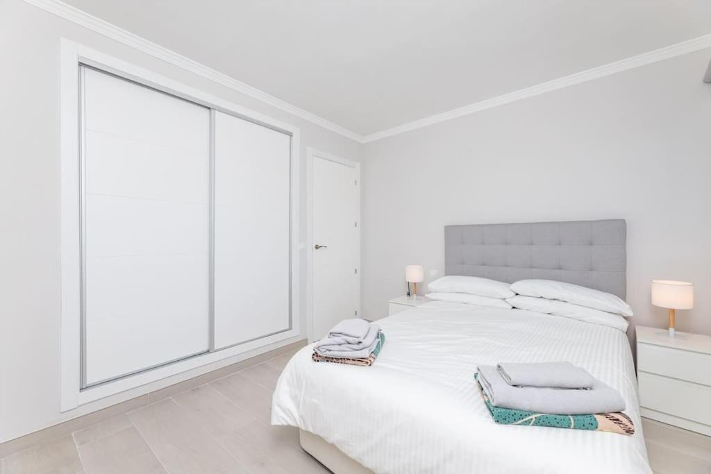 Amazing 4 Bed Beachfront Dominion Rdr358 * Estepona