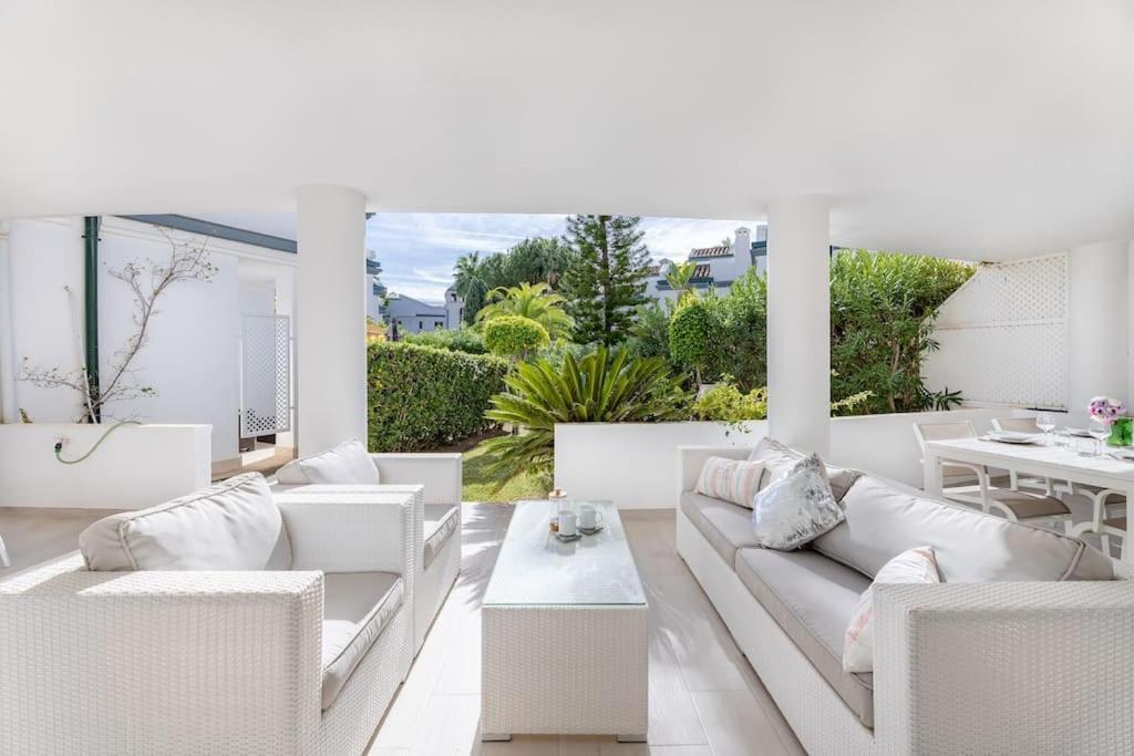 Amazing 4 Bed Beachfront Dominion Rdr358 Estepona