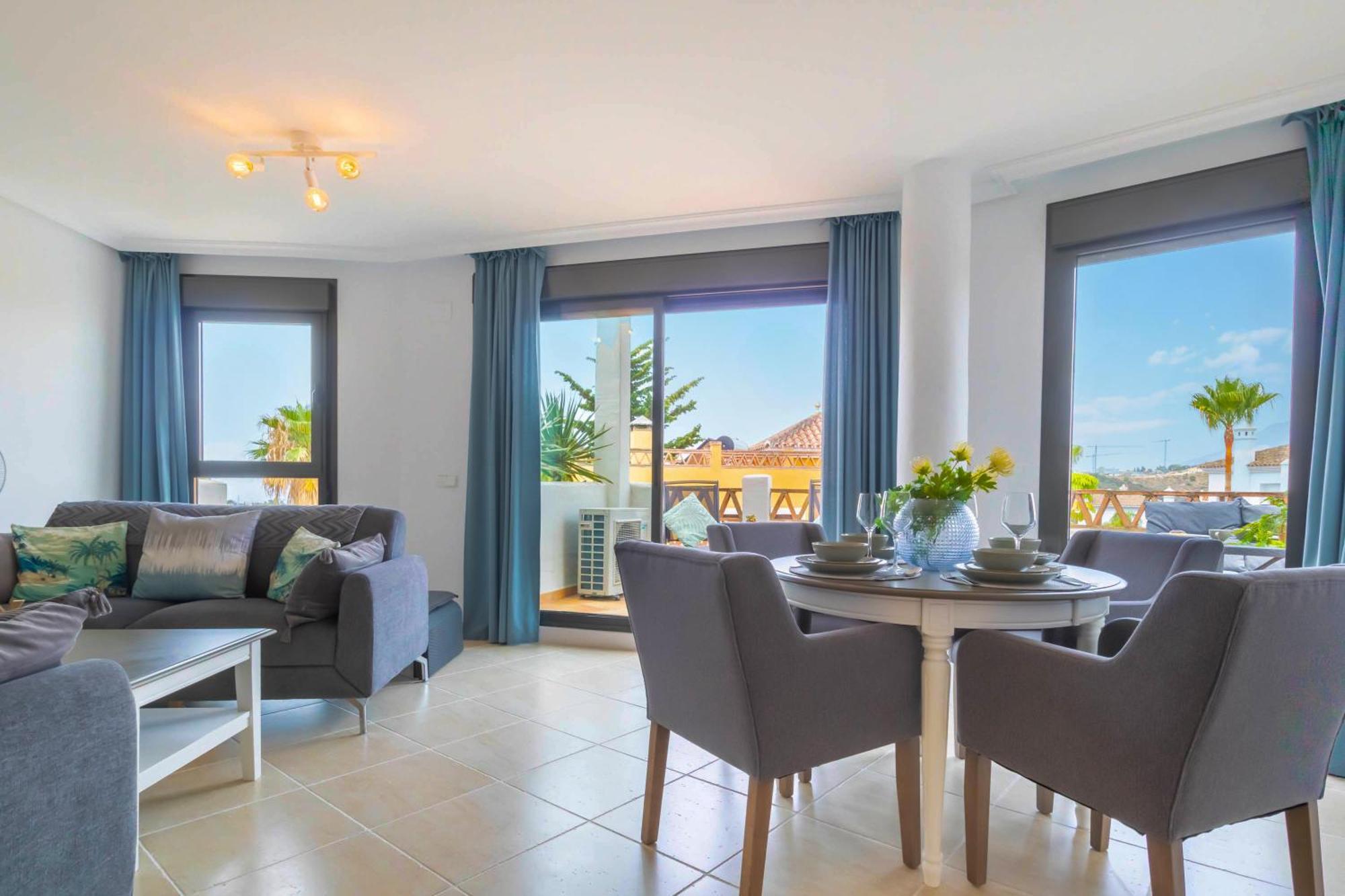 Sunset Golf Elegance - Happy Apartment