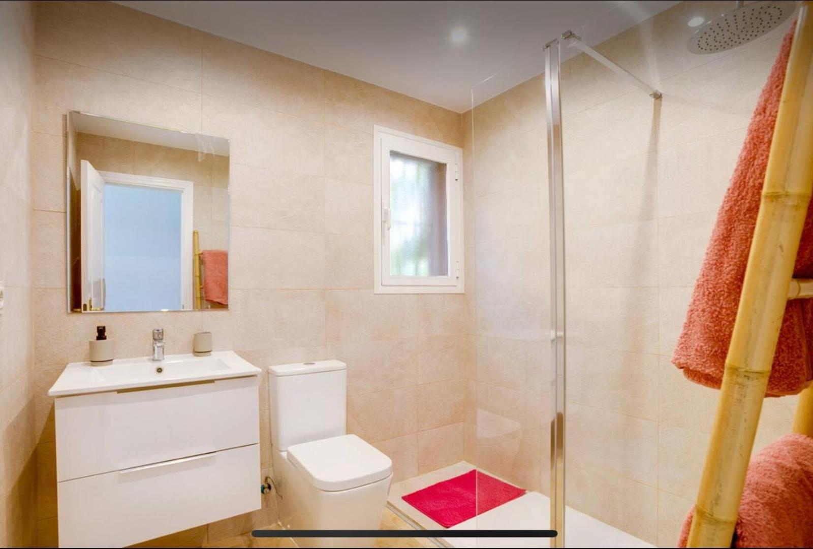 Apartamento No1 - Beachfront Estepona, Close To Port, 2 Bedroom, 2 Bathroom, Sleeps 5 *