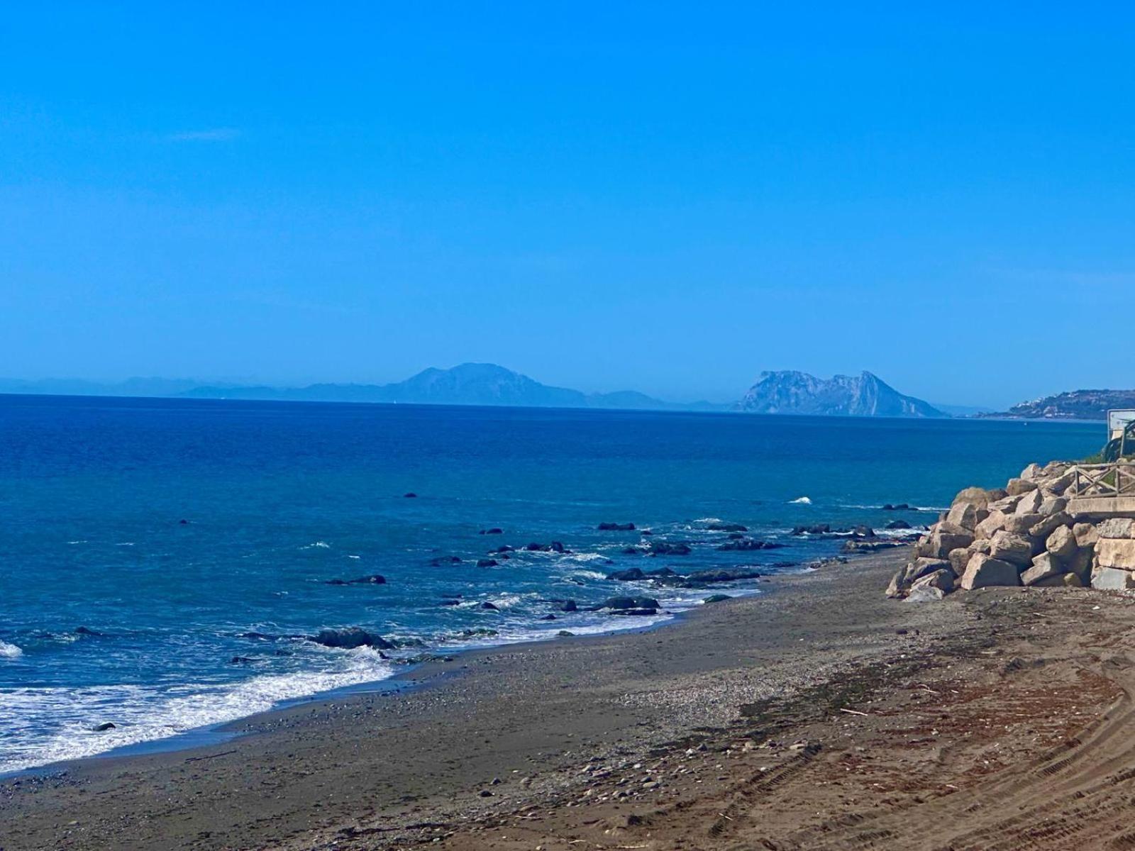 No1 - Beachfront Estepona, Close To Port, 2 Bedroom, 2 Bathroom, Sleeps 5 * Estepona