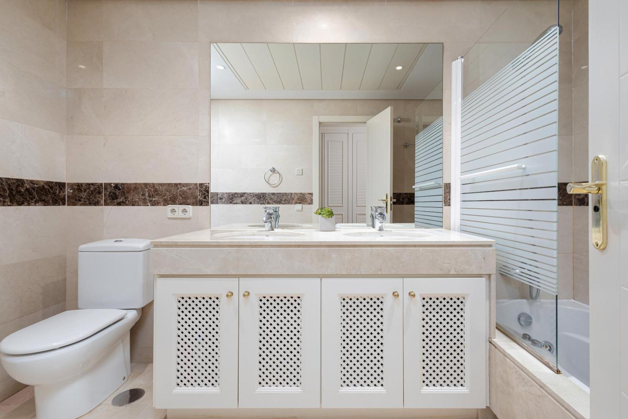 Lomas Del Marques Benahavis Apartment