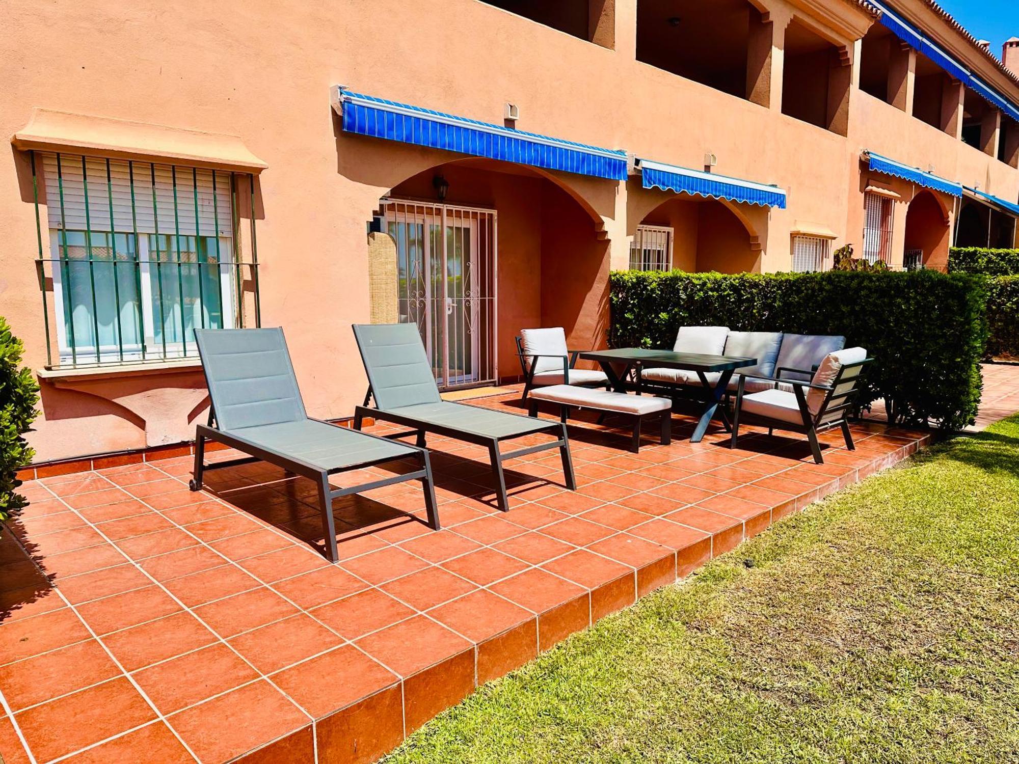 Apartamento No1 - Beachfront Estepona, Close To Port, 2 Bedroom, 2 Bathroom, Sleeps 5 *