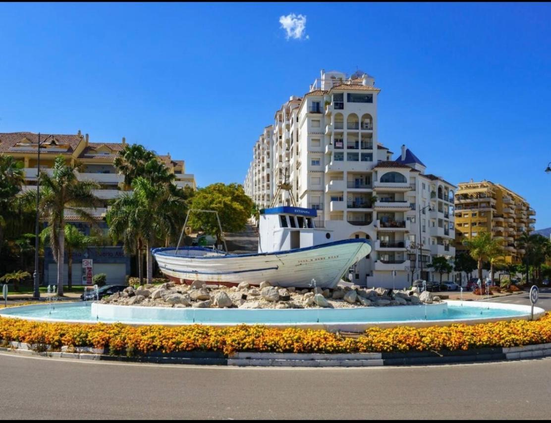 No1 - Beachfront Estepona, Close To Port, 2 Bedroom, 2 Bathroom, Sleeps 5 *