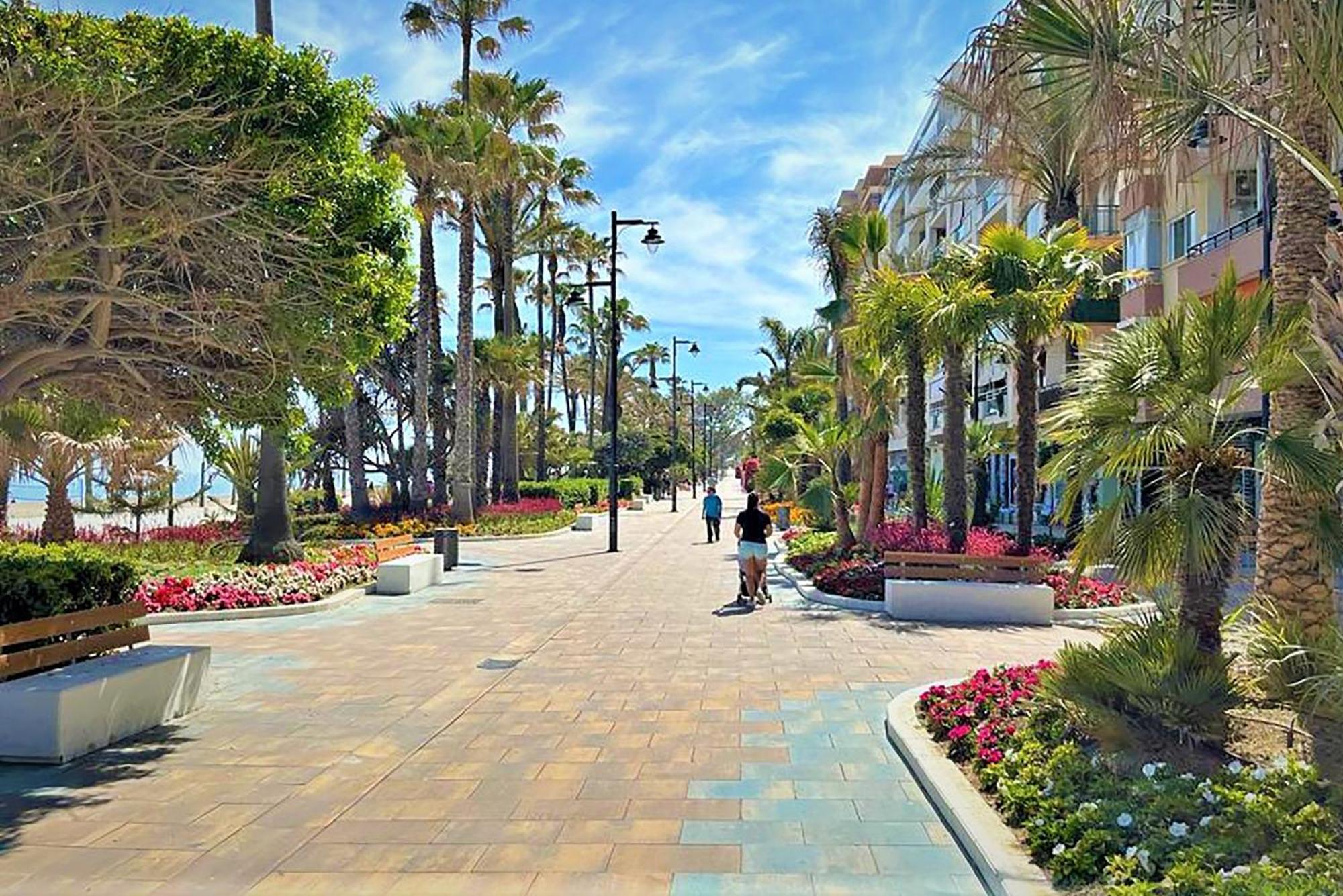 Centre Nella Estepona