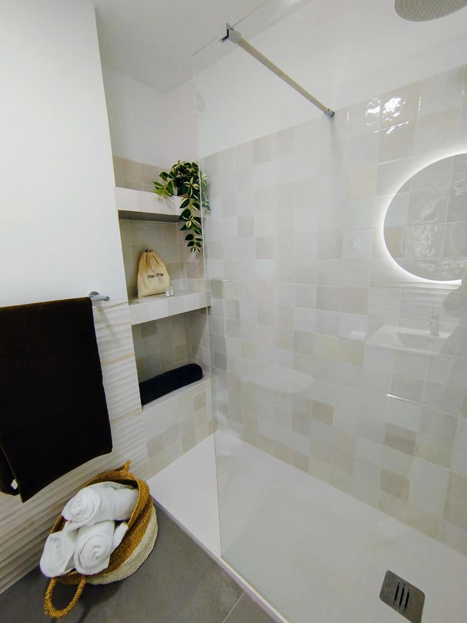 Appartement Impressive With 3 Bedrooms Metres From The *