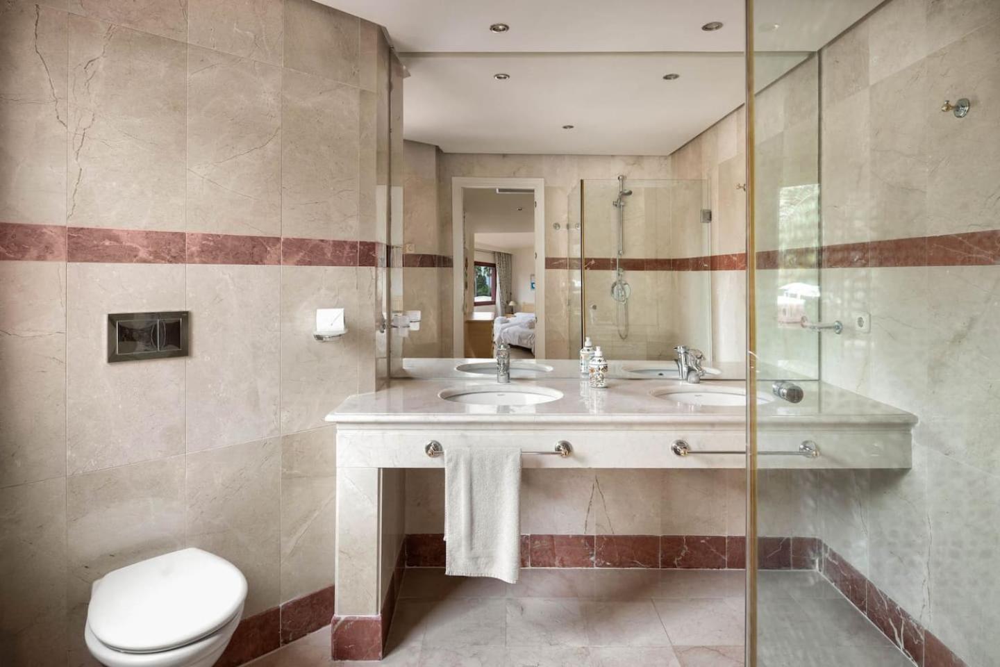 Apartamento Beachfront Penthouse, Pool Gym Estepona