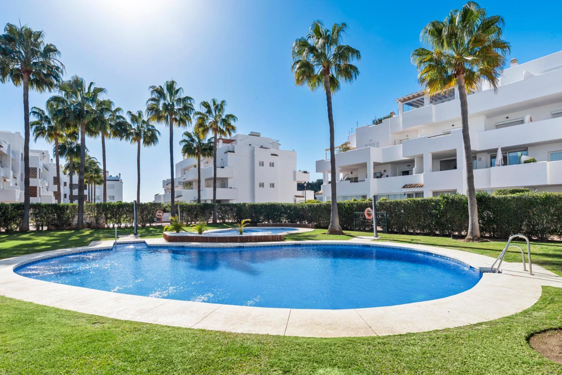 Apartment Luna Del Mar - Luxury With Jacuzzi Estepona