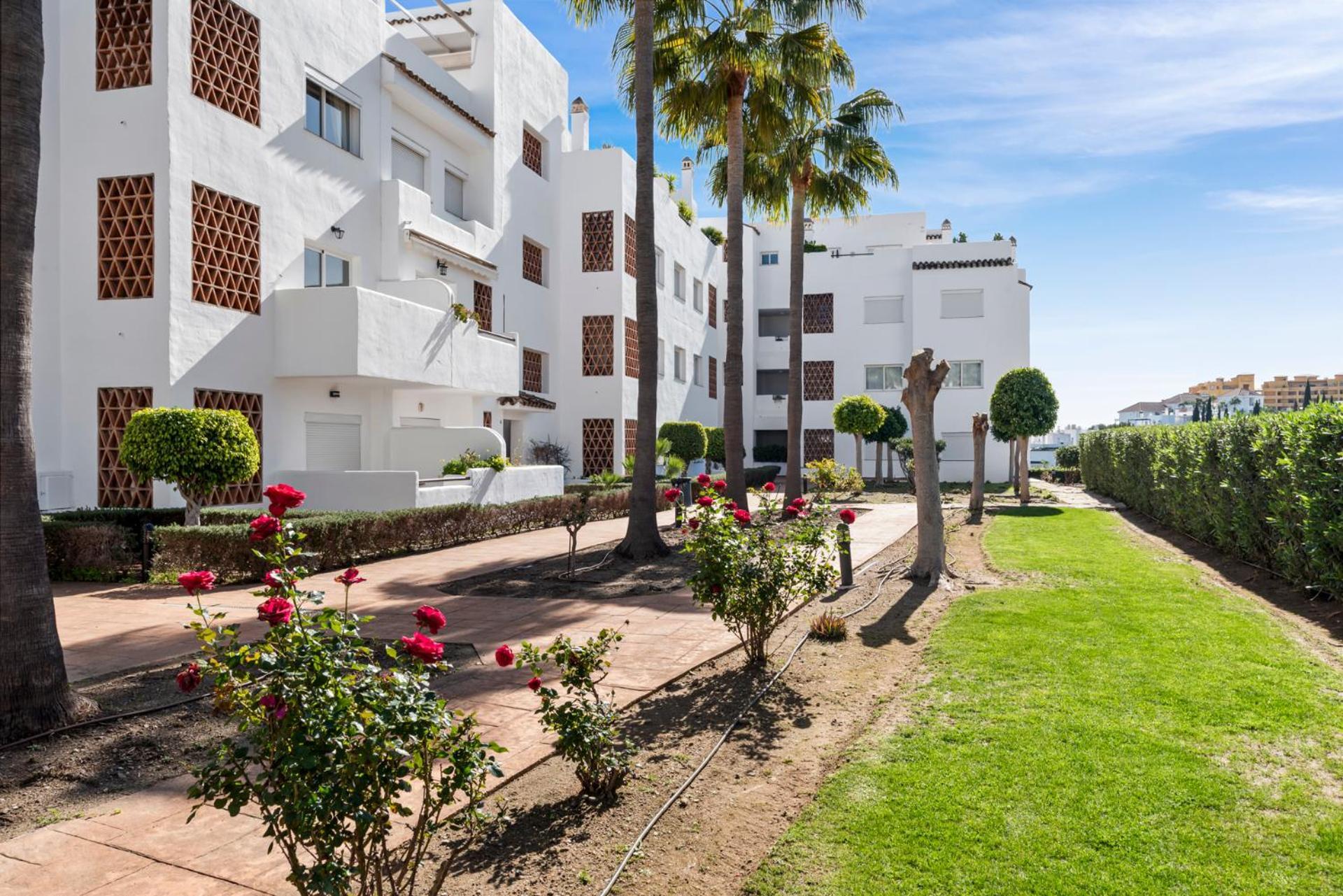 Apartment Luna Del Mar - Luxury With Jacuzzi Estepona