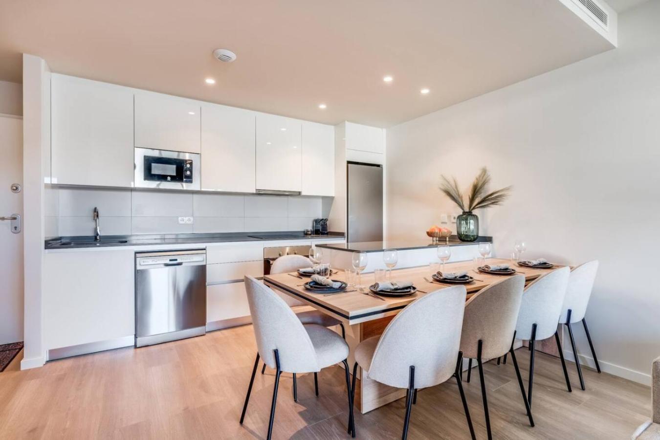 Apt. With Private Pool Wellingtonia Apartment *