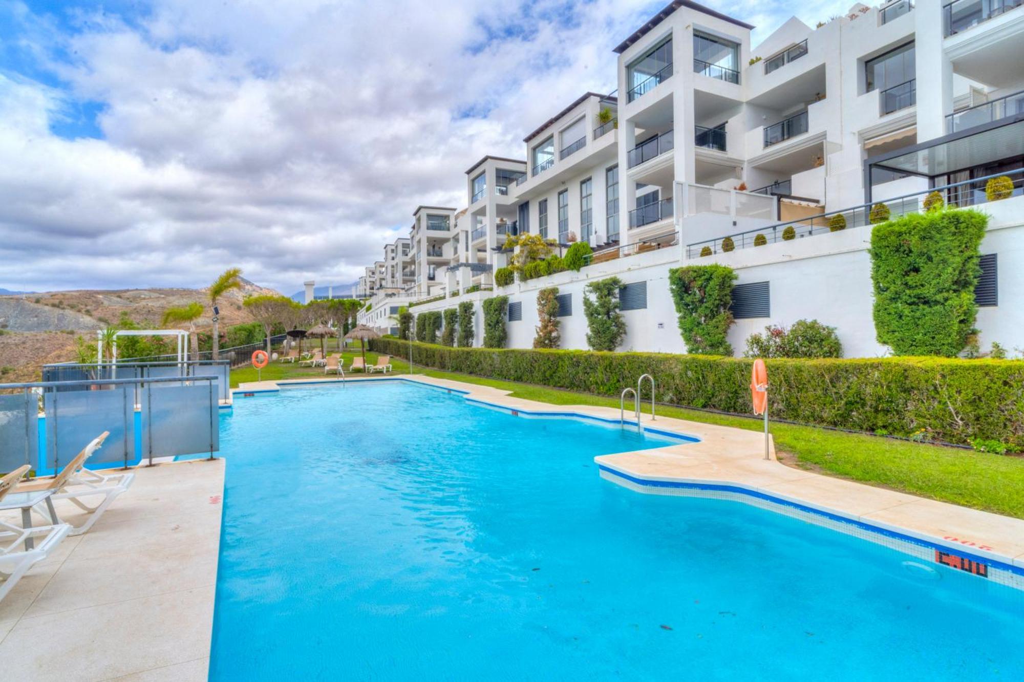 Serendipity Flat- Stunning Views And Serene Interior * Estepona