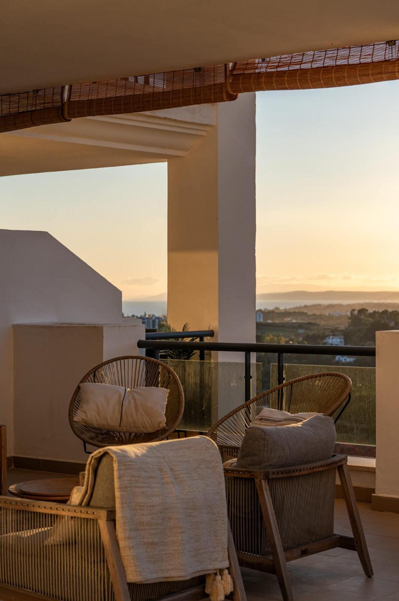 Serendipity Flat- Stunning Views And Serene Interior Estepona
