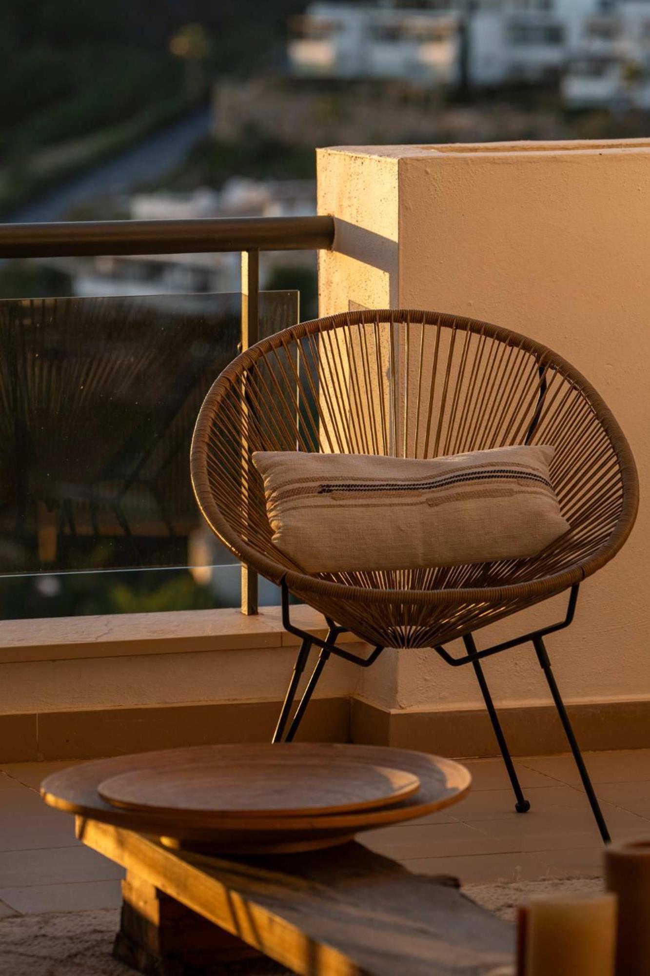 Serendipity Flat- Stunning Views And Serene Interior Apartment
