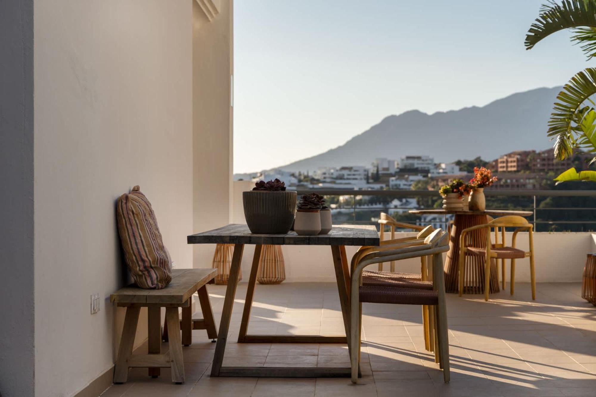 Serendipity Flat- Stunning Views And Serene Interior Apartment