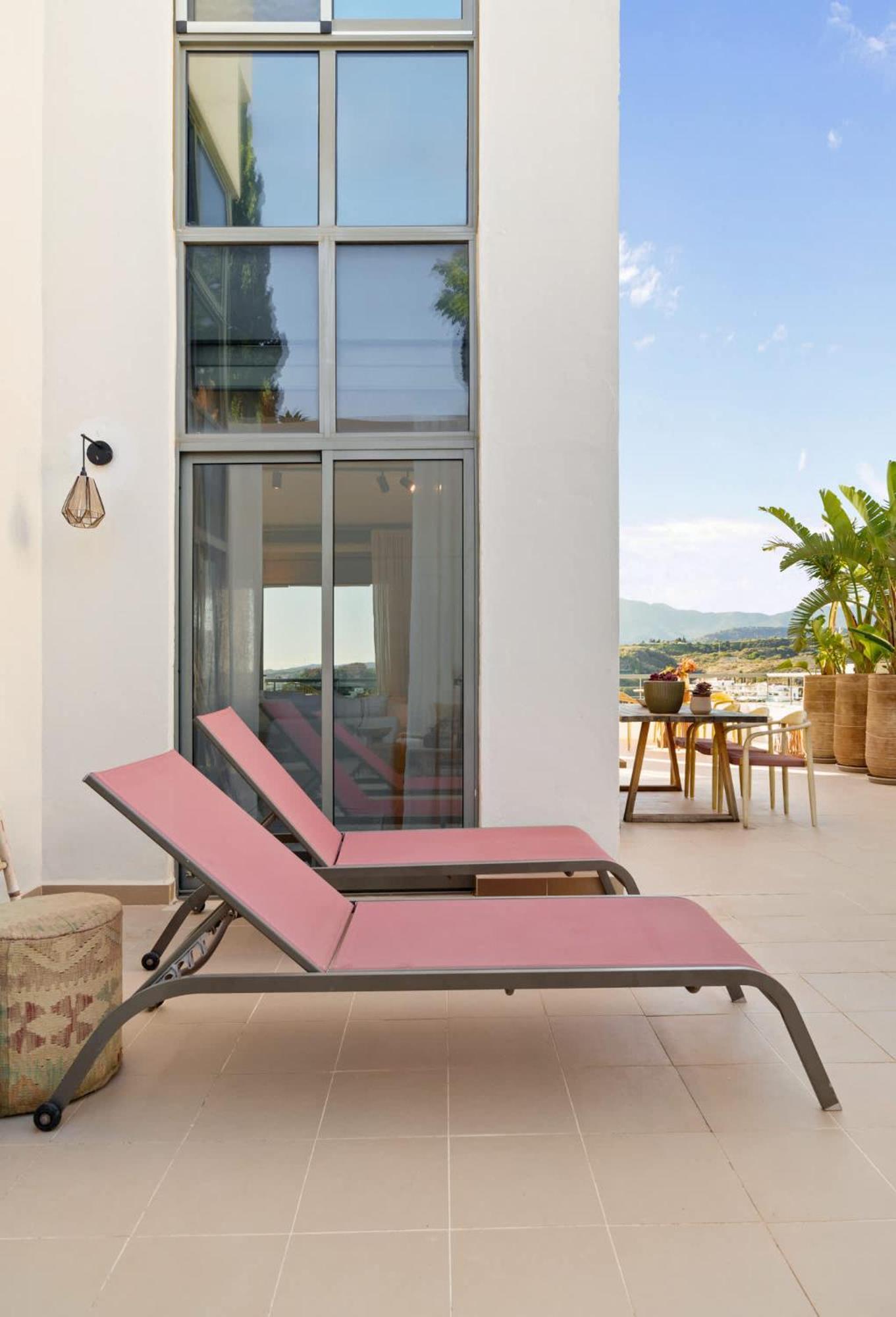 Serendipity Flat- Stunning Views And Serene Interior Estepona