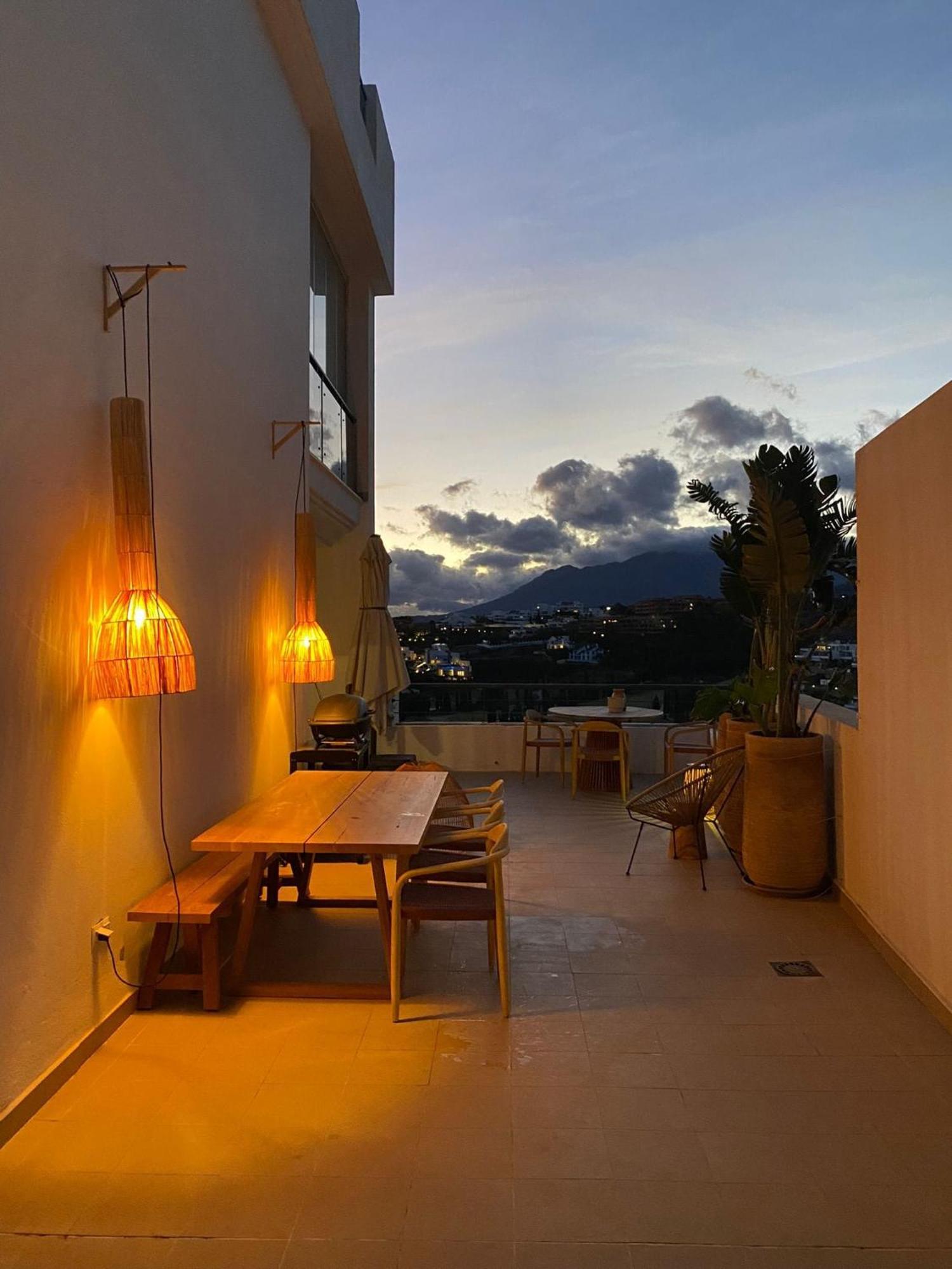 Serendipity Flat- Stunning Views And Serene Interior