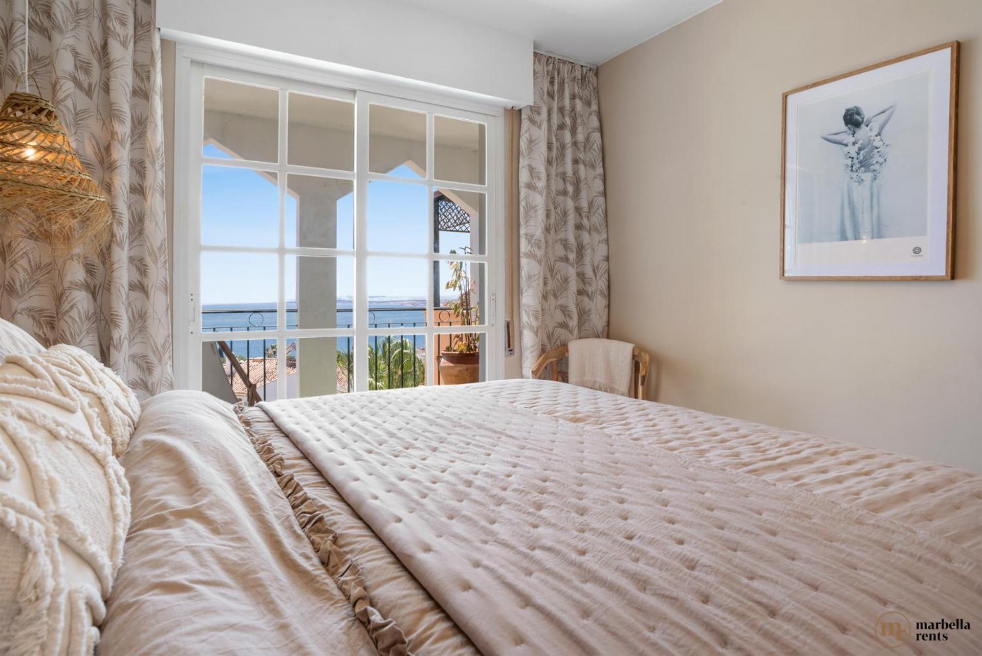 Penthouse Seaview Ref #103 *
