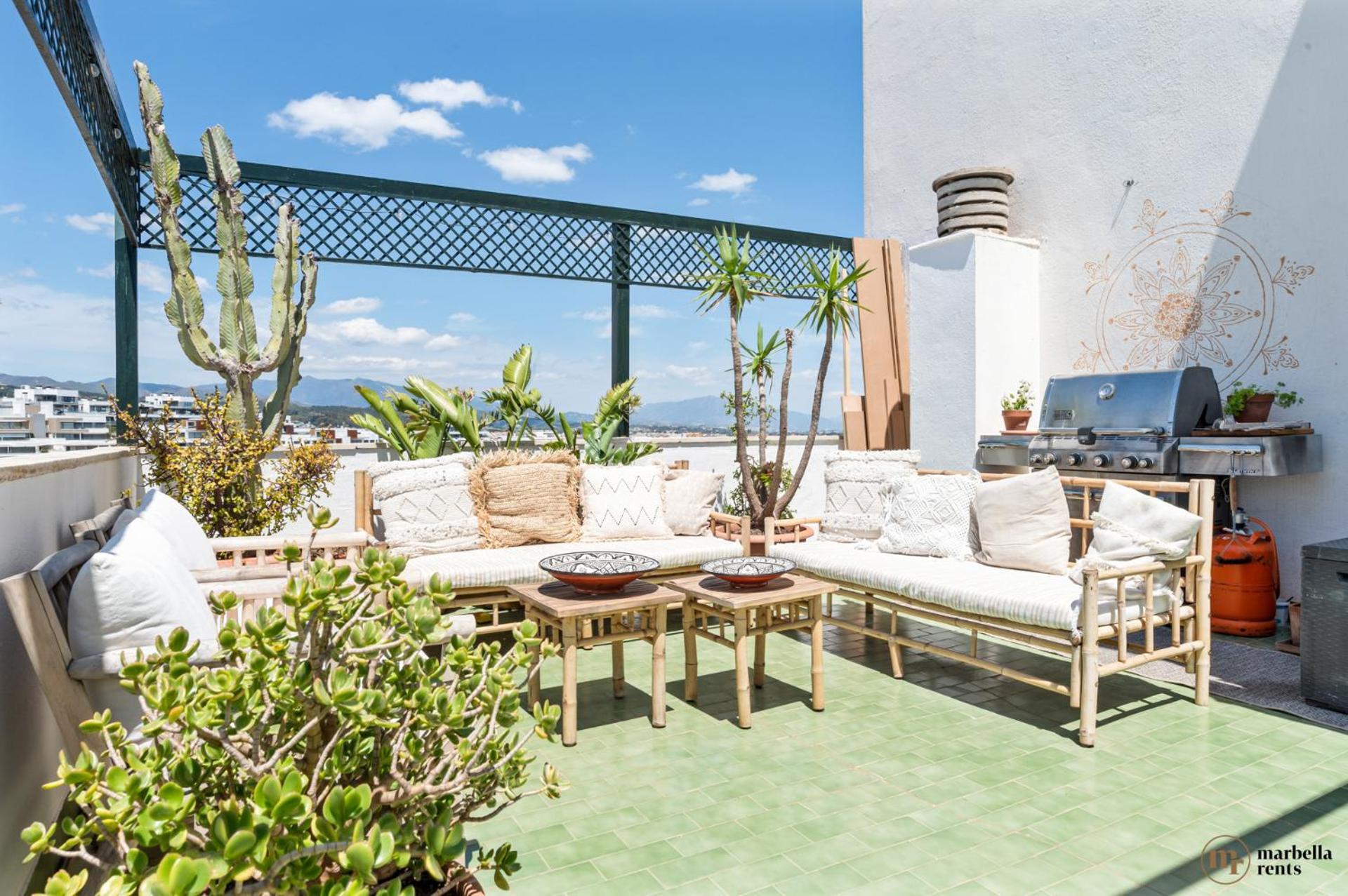 Penthouse Seaview Ref #103 *