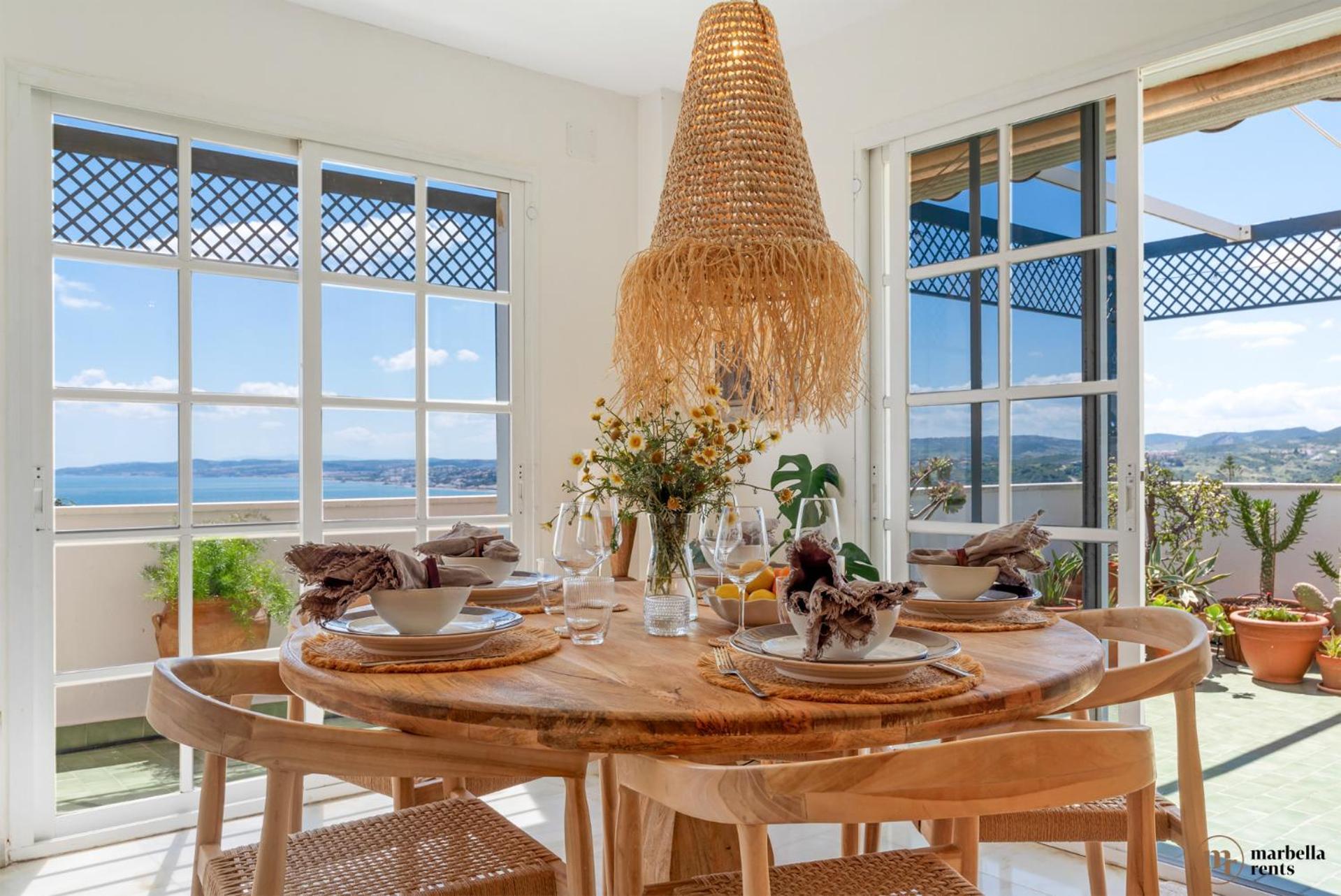 Penthouse Seaview Ref #103 *