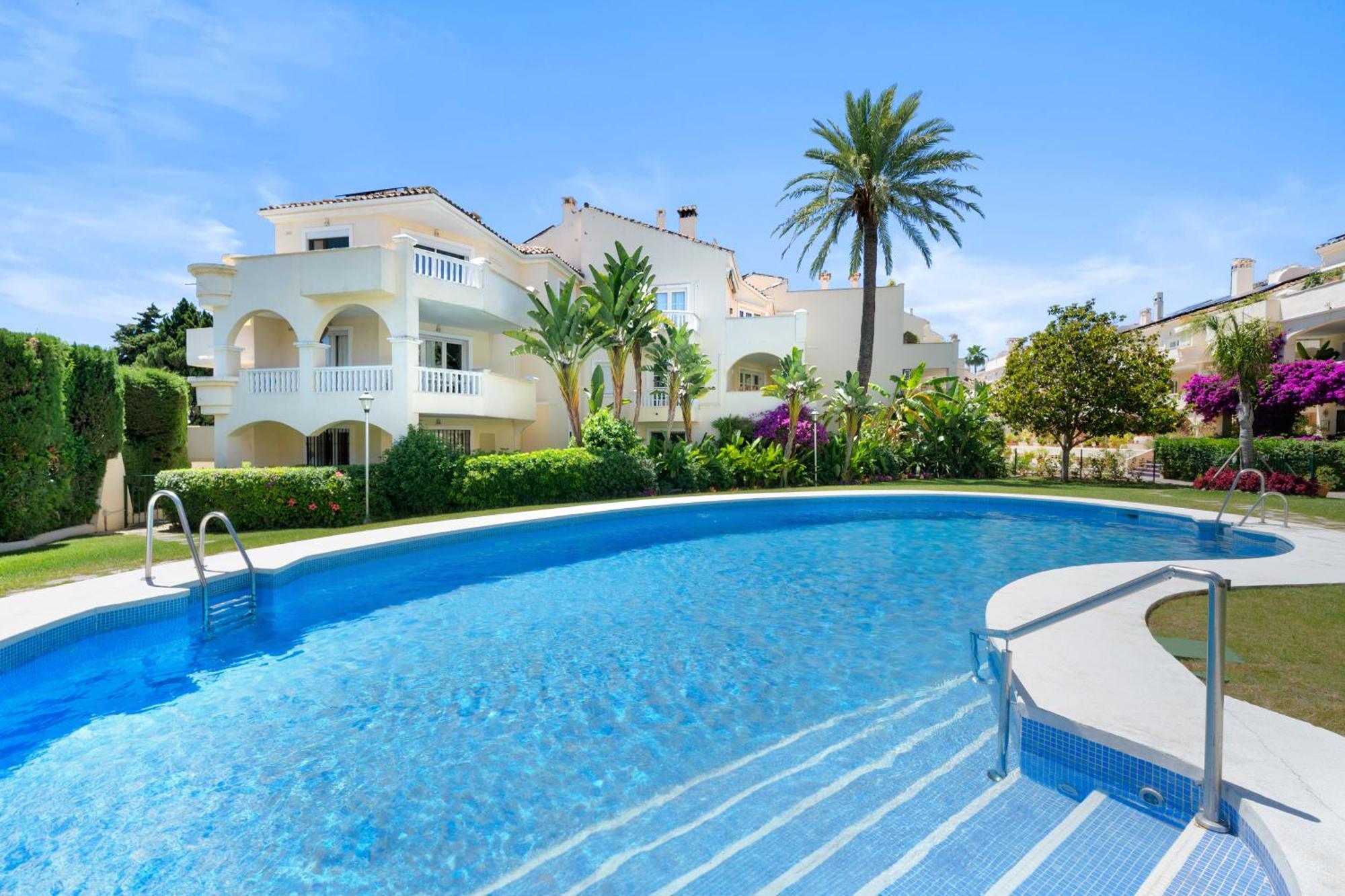 Stylish With Pool *