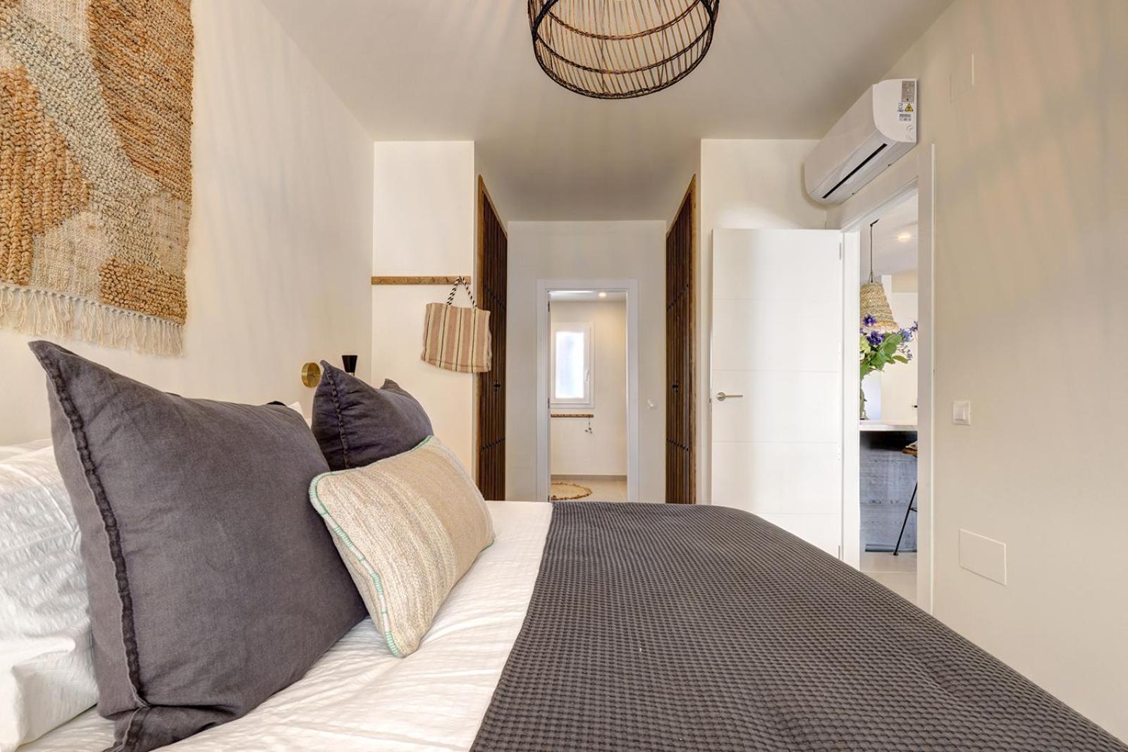 Astro Renovated & Seaview Apartment *
