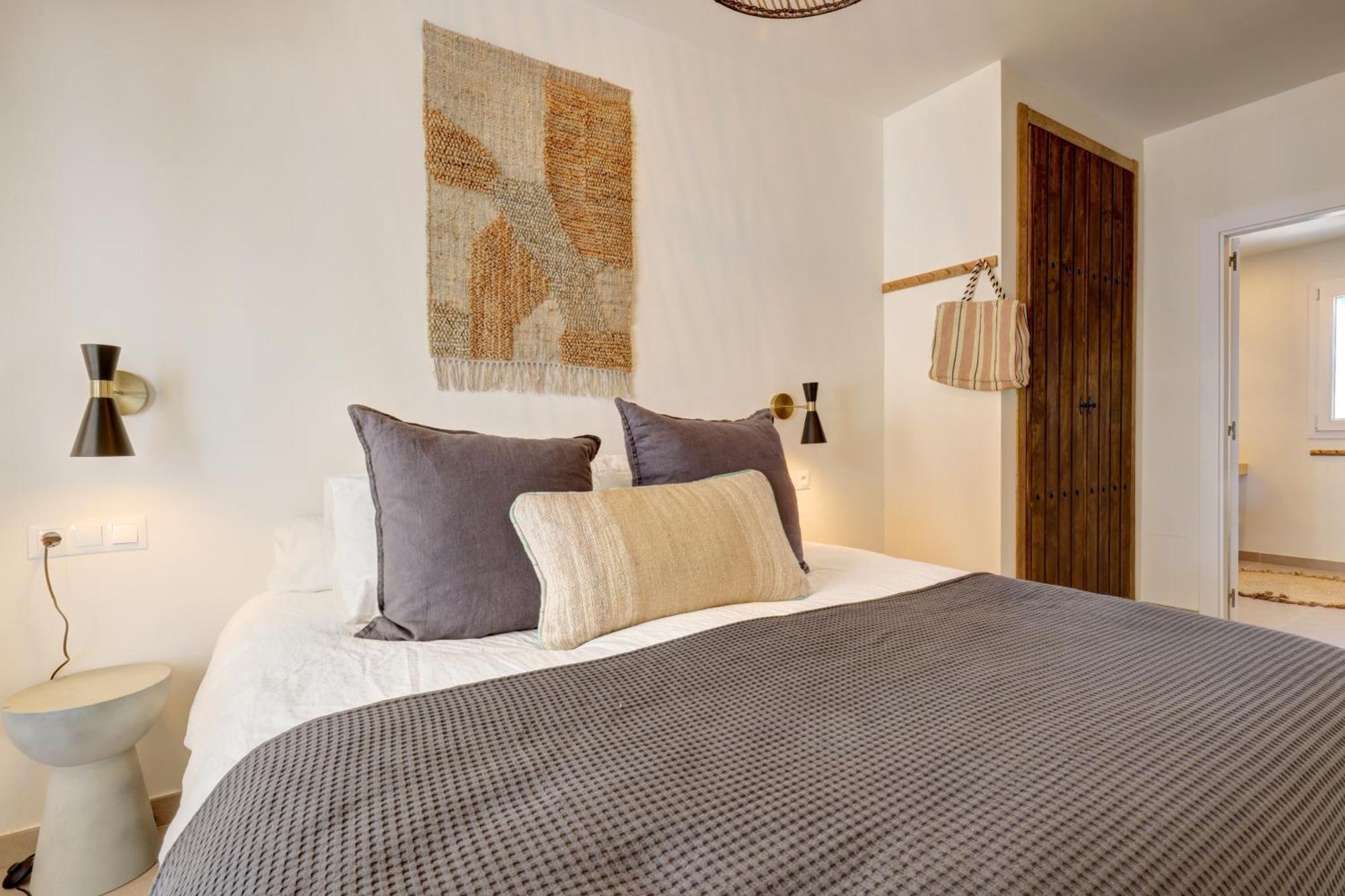 Astro Renovated & Seaview Apartment *