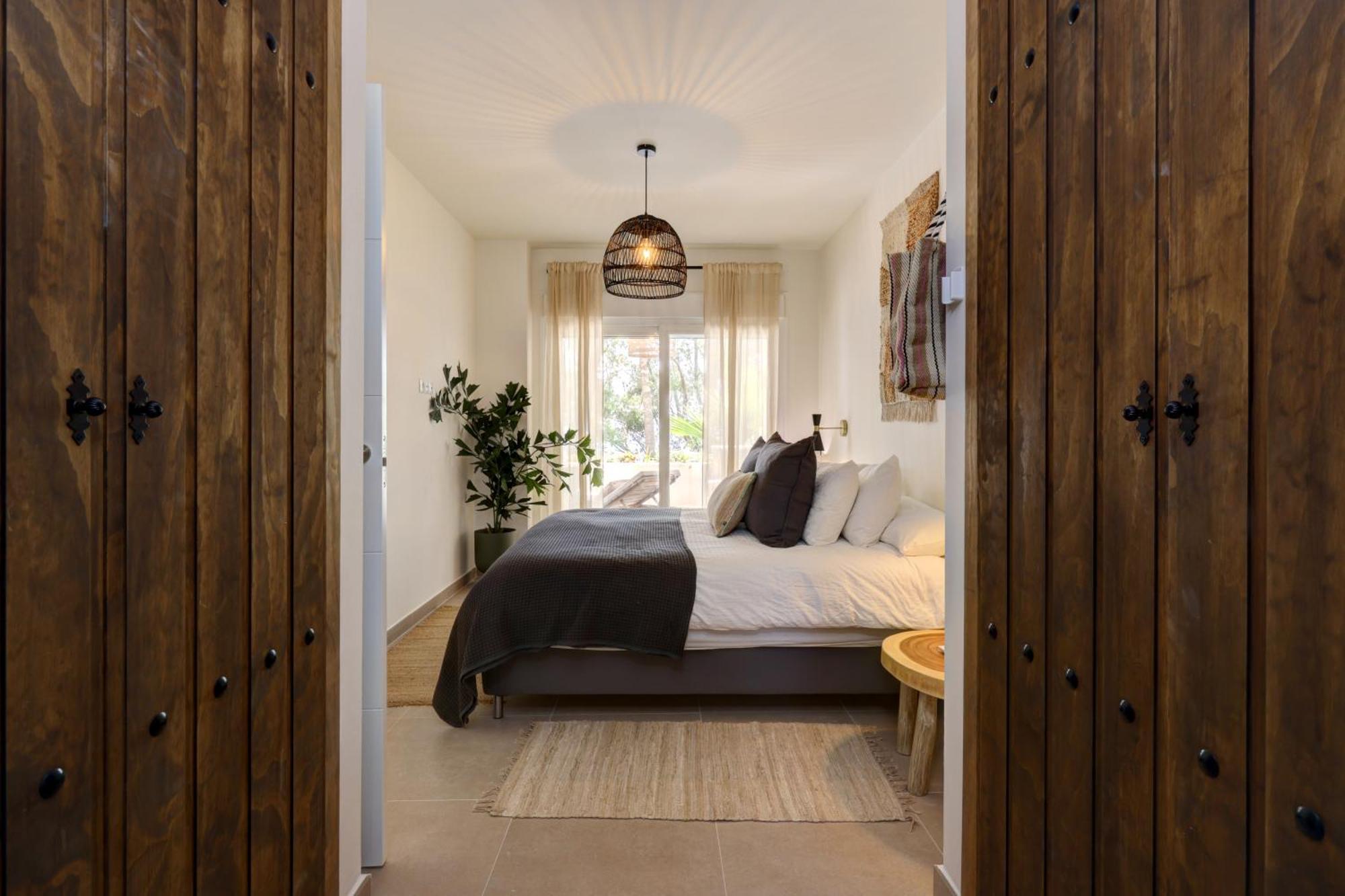 Astro Renovated & Seaview Apartment