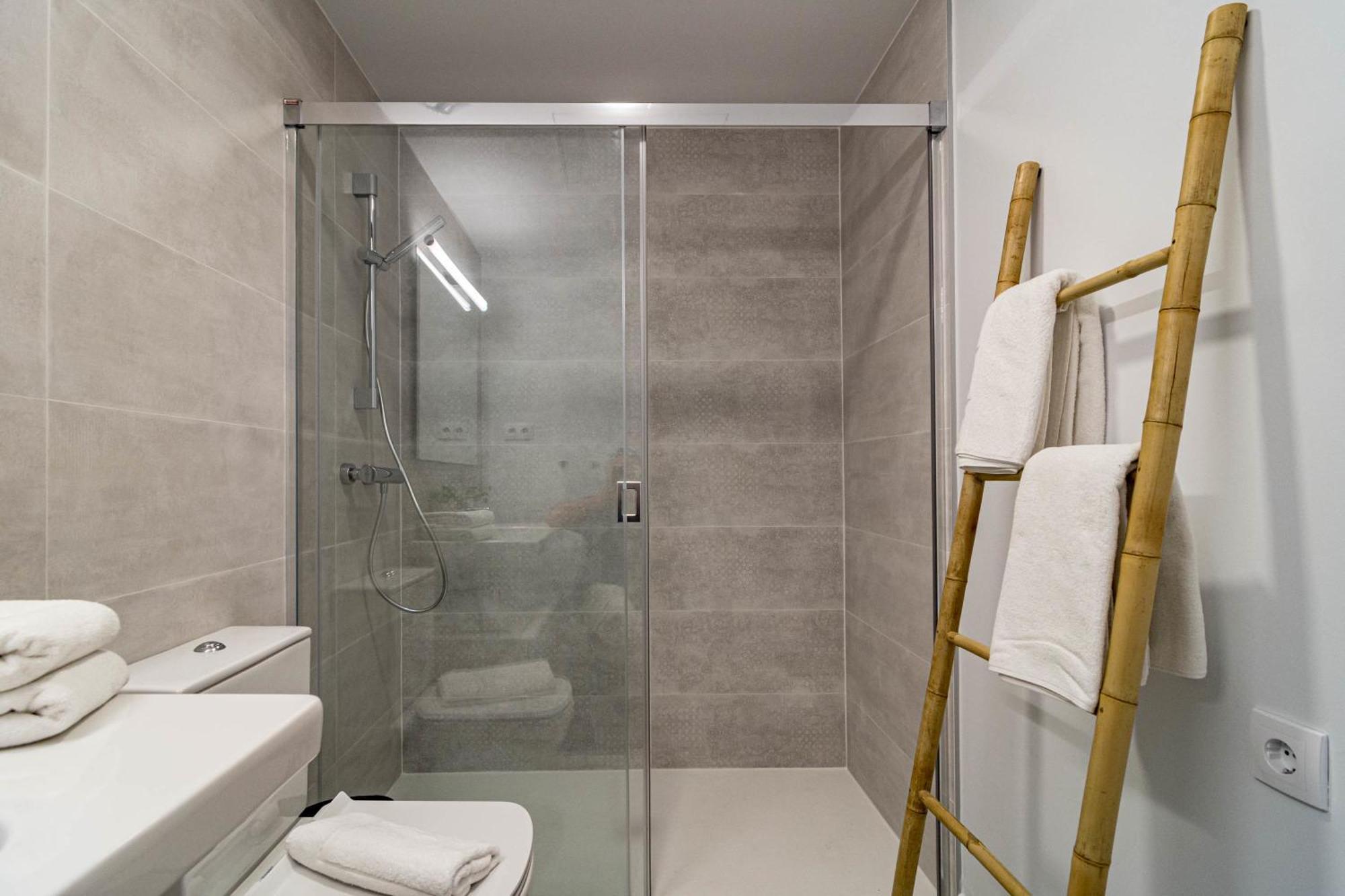 Lmea1.b.b - Modern 1-bed Flat With Pool Balcony Estepona