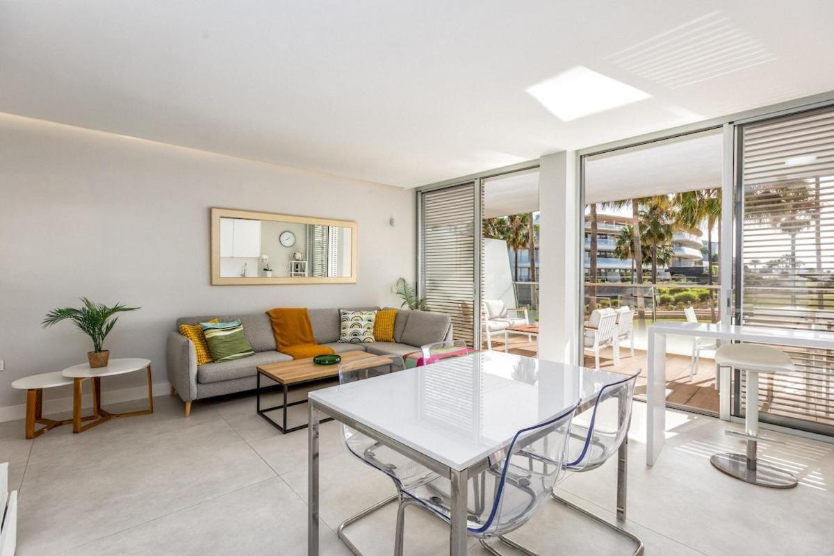 Apartment Front Line In The Edge With Sea Views