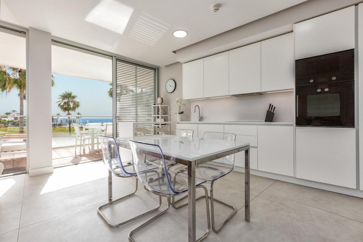 Apartment Front Line In The Edge With Sea Views
