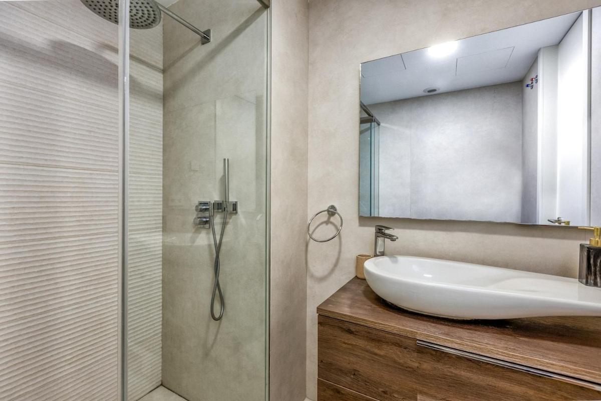 Front Line In The Edge With Sea Views Estepona
