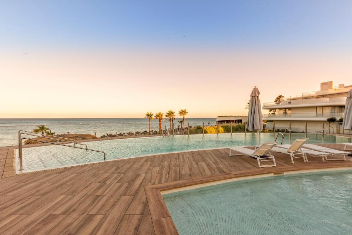 Apartment Front Line In The Edge With Sea Views Estepona