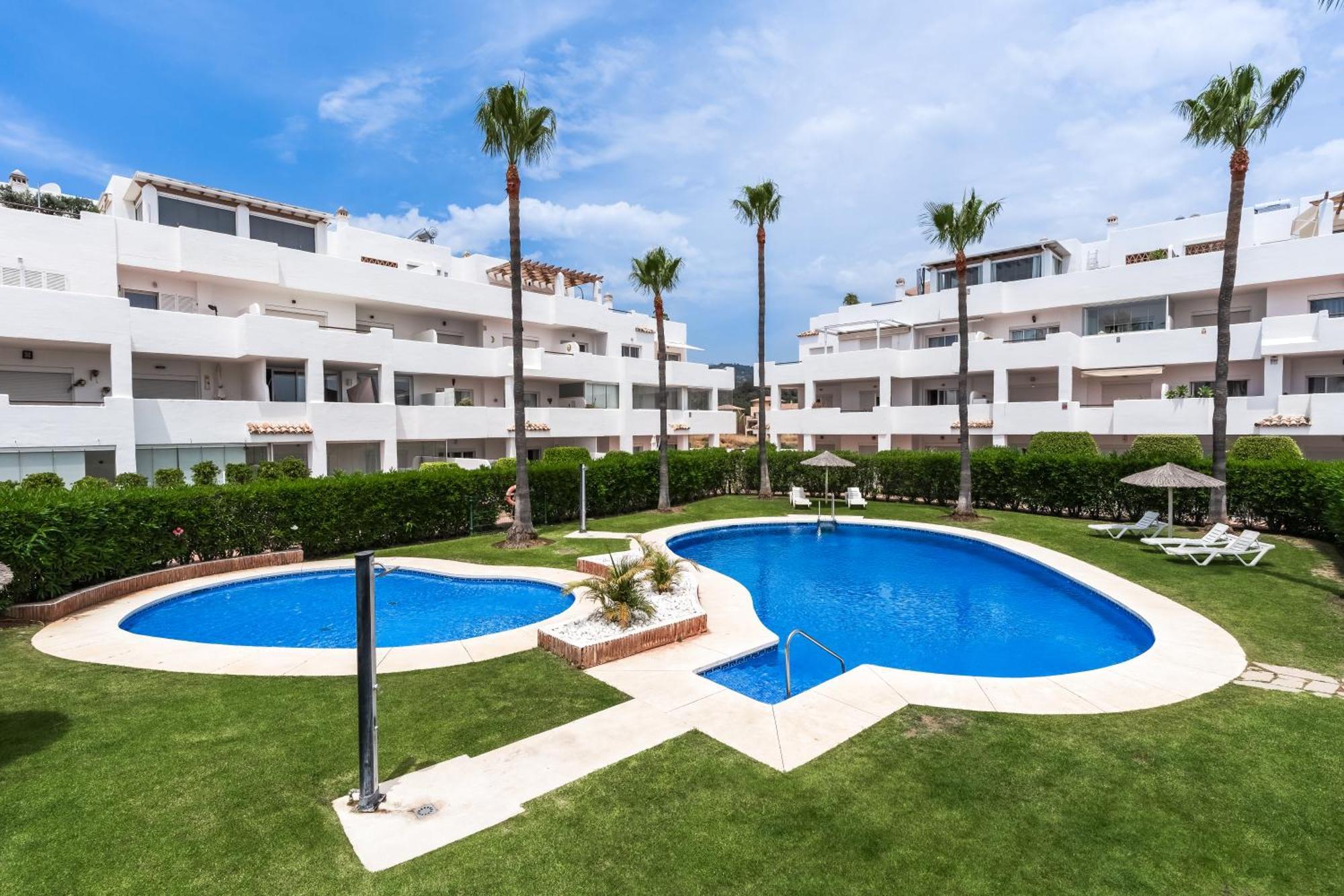 Spacious With Large Terraces Lunymar Golf, Appartement