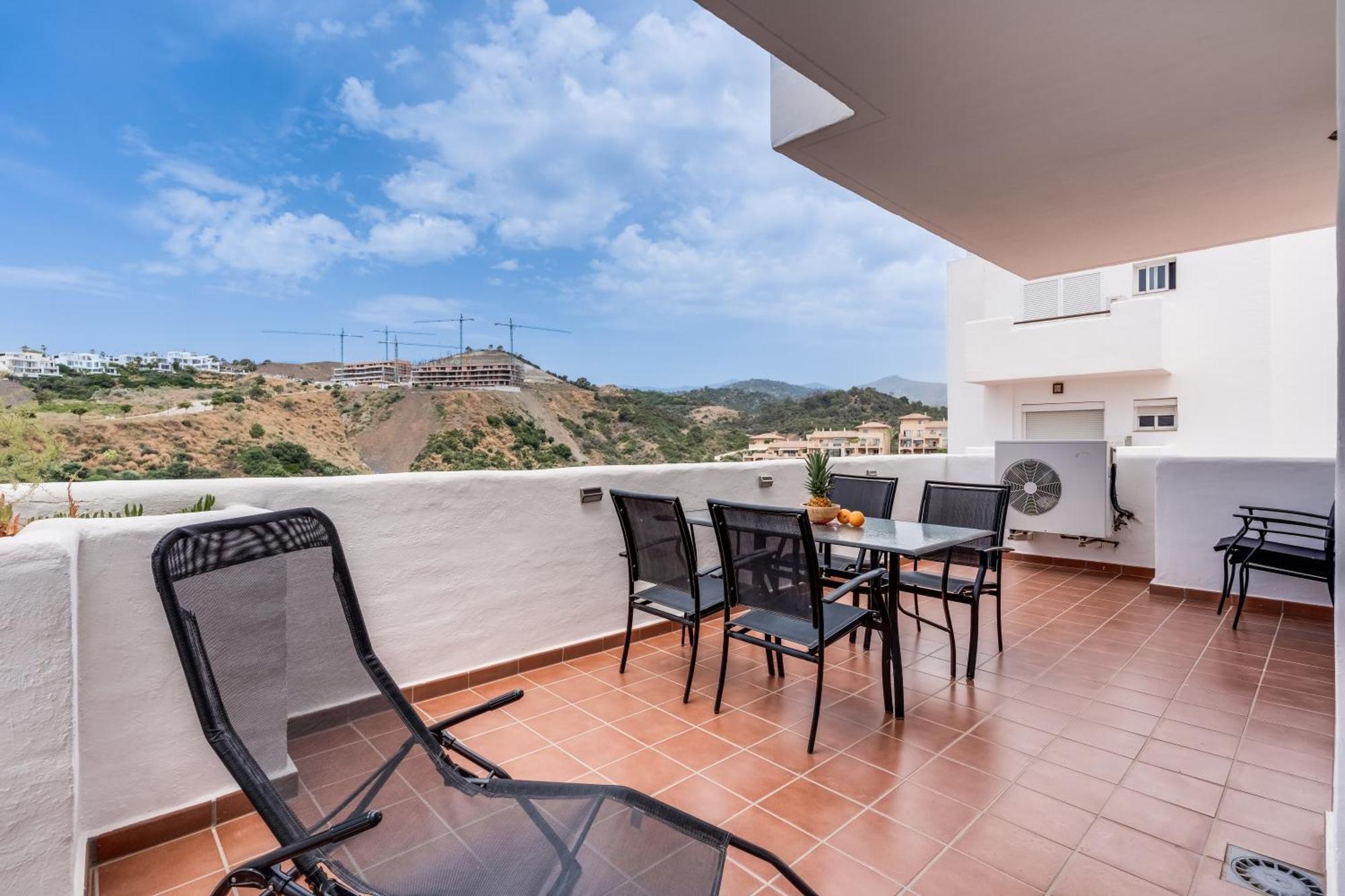 Spacious With Large Terraces Lunymar Golf, * Estepona