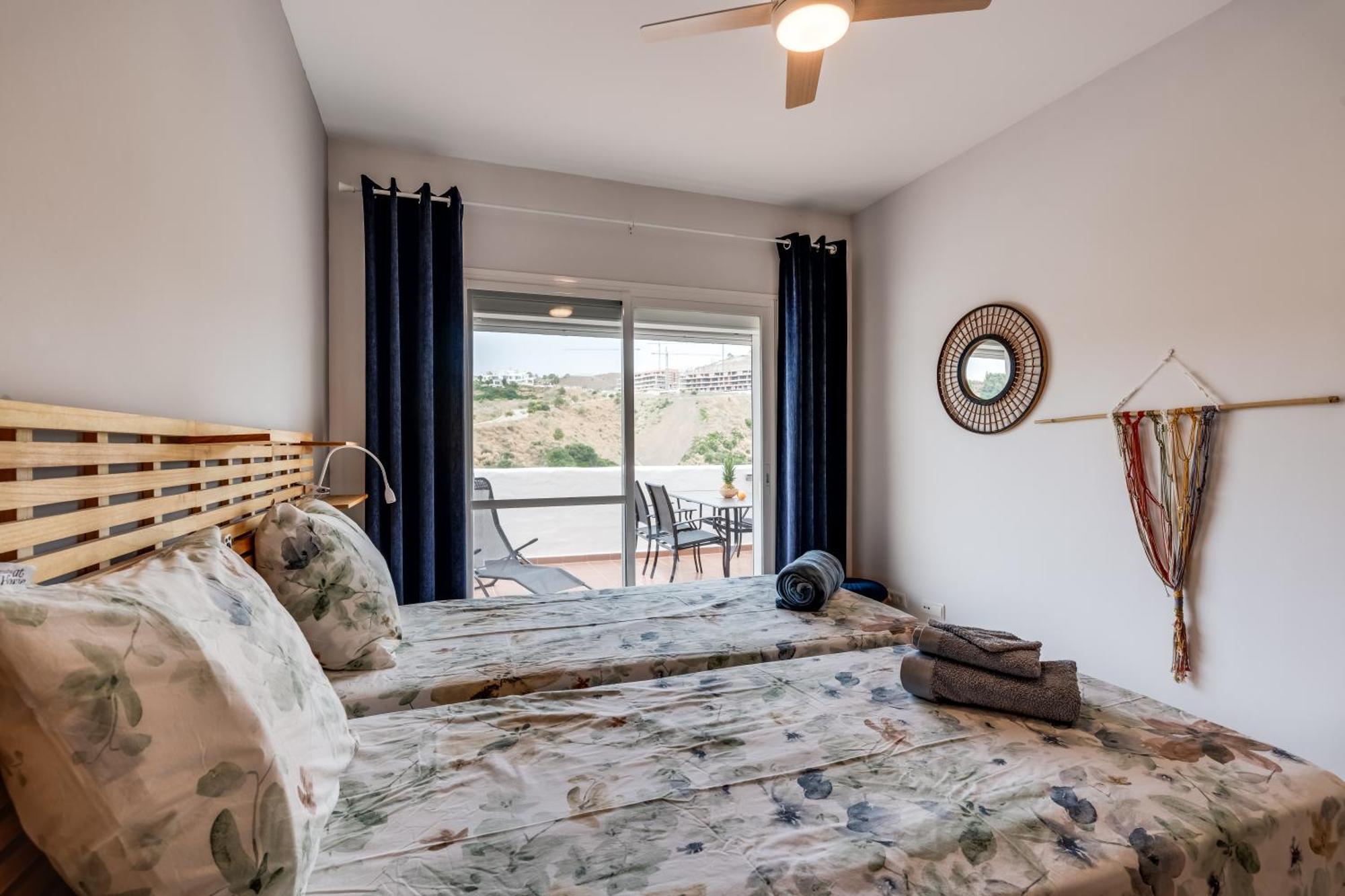 Spacious With Large Terraces Lunymar Golf, * Estepona