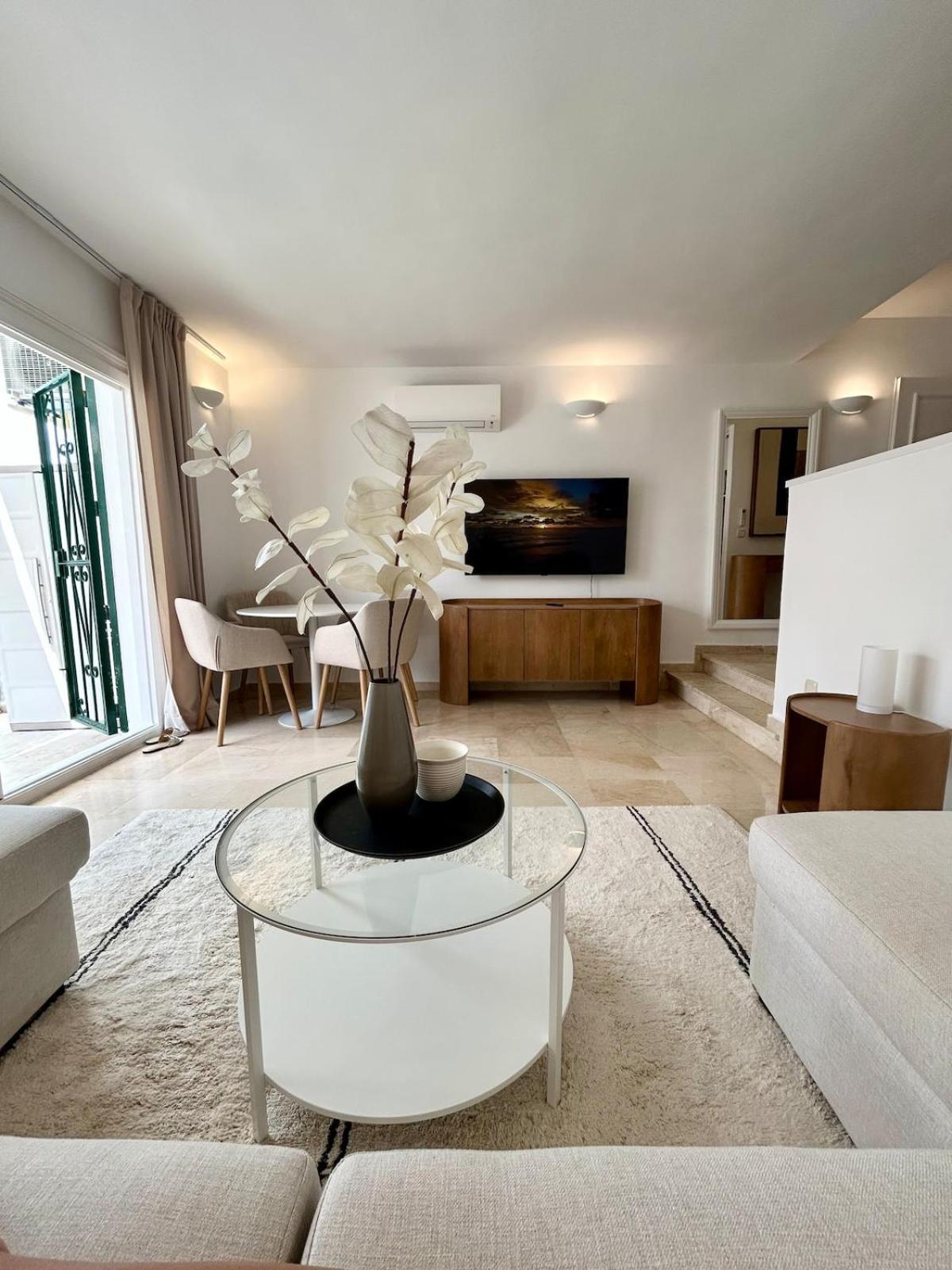 Elegant Close To The Apartment *