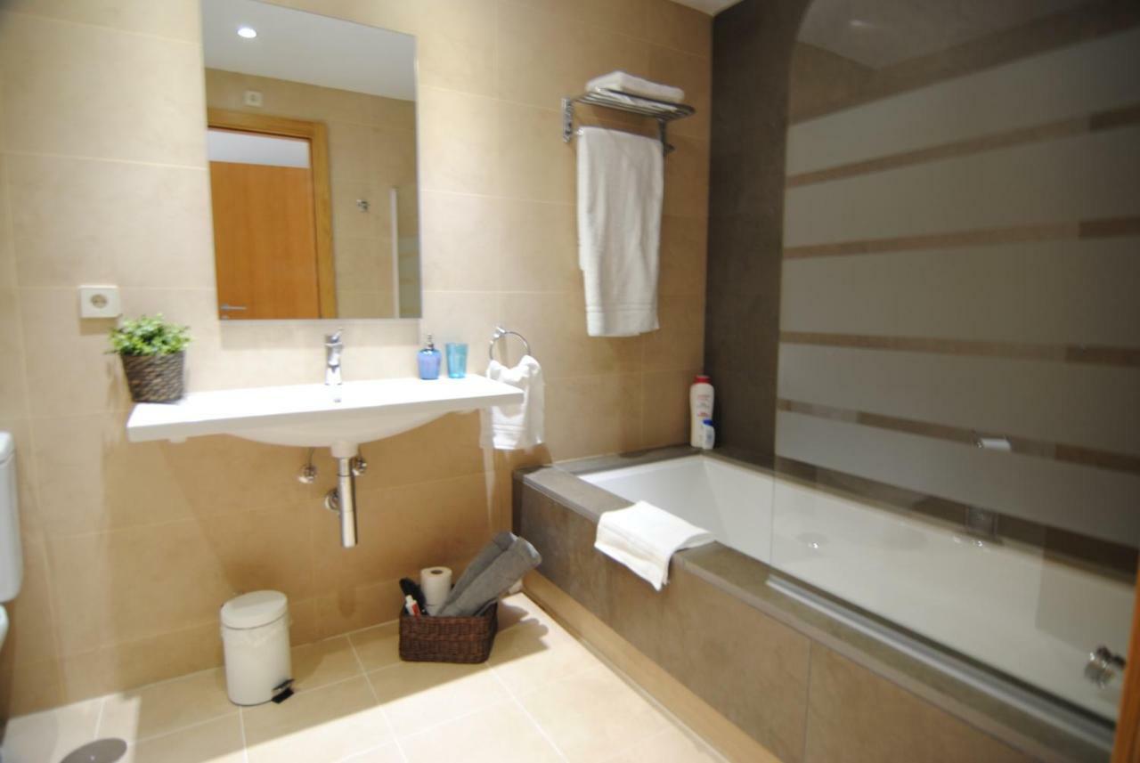Style 2 Bedroom In The New Golden Mile Free Wifi & Parking Estepona