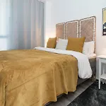 Ov21B - Bright And Modern 3 Bedroom Apartment