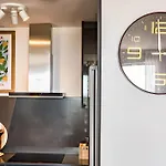 Ov21B - Bright And Modern 3 Bedroom Apartment