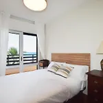Excelente Piso Sobre El Mar Con Garaje