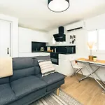 Apartamento 2 Dormitorios Cerca De La Playa En Casco Historico
